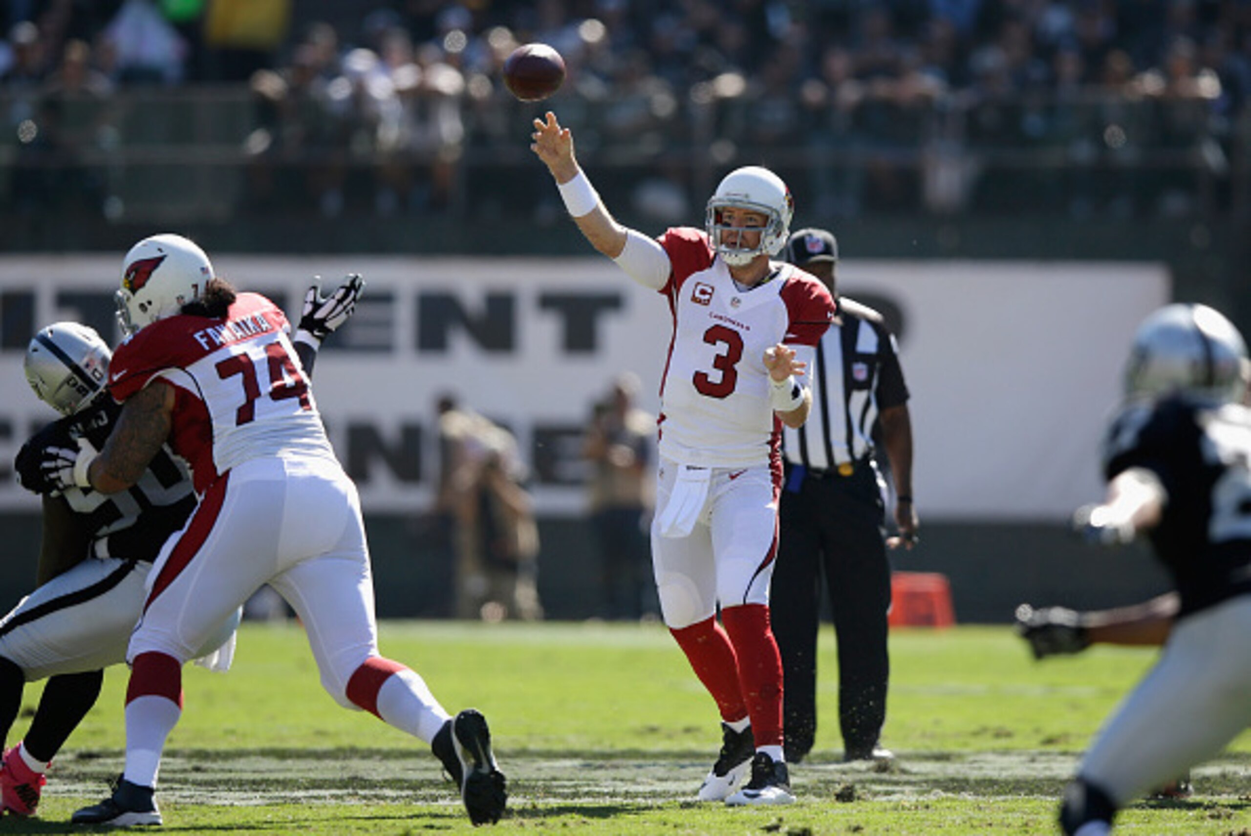 OAKLAND, CA - OCTOBER 19: Carson Palmer #3 of the Arizona Cardinals passes in the first half against the Oakland Raiders at O.co Coliseum on October 19, 2014 in Oakland, California. (Photo by Ezra Shaw/Getty Images) OAKLAND, CA - OCTOBER 19: Carson Palmer #3 of the Arizona Cardinals passes in the first half against the Oakland Raiders at O.co Coliseum on October 19, 2014 in Oakland, California. (Photo by Ezra Shaw/Getty Images)