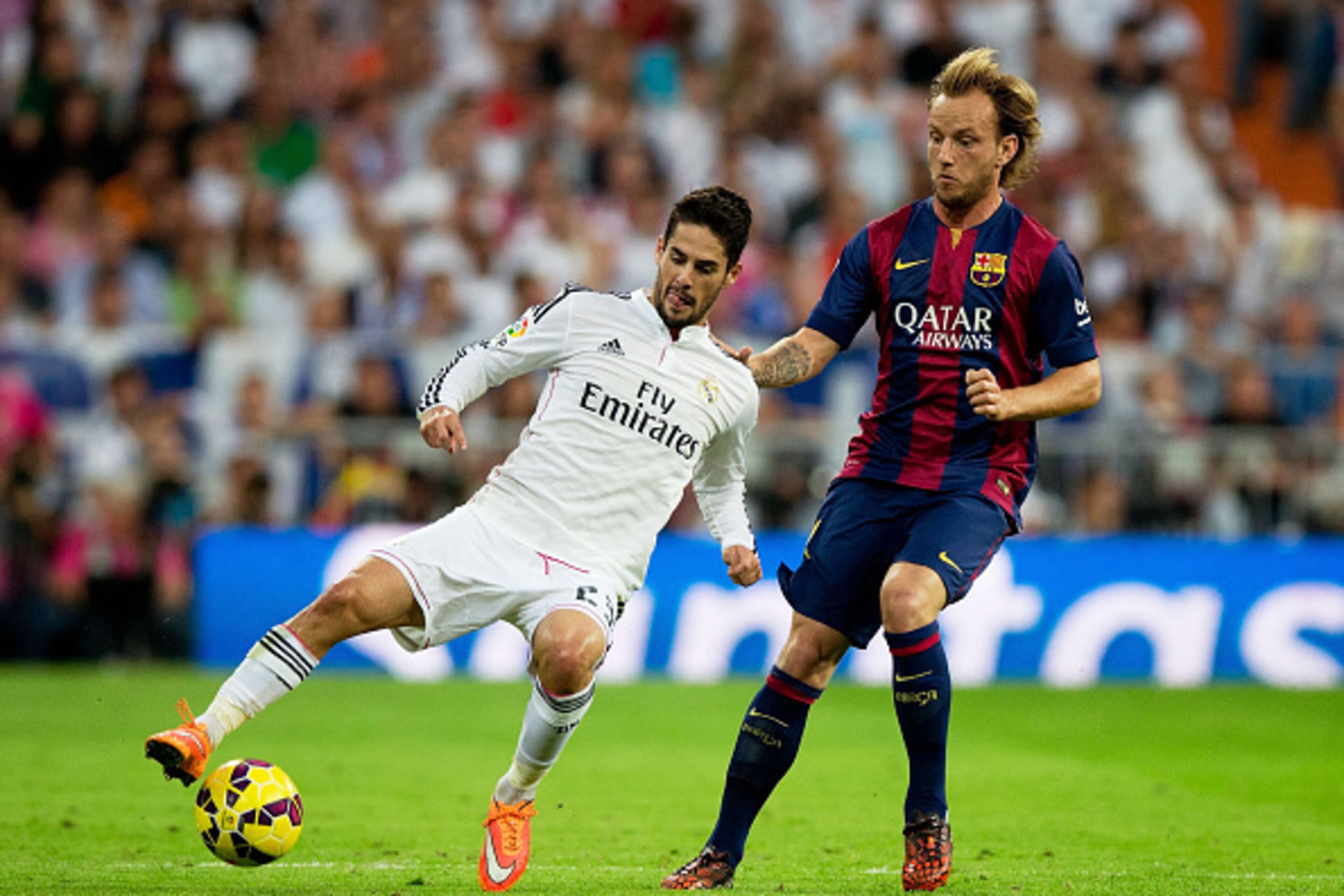 MADRID, SPAIN - OCTOBER 25:  Isco of Real Madrid CF is challenged by Ivan Rakitic of Barcelona during the La Liga match between Real Madrid CF and FC Barcelona at Estadio Santiago Bernabeu on October 25, 2014 in Madrid, Spain.  (Photo by Gonzalo Arroyo Mo