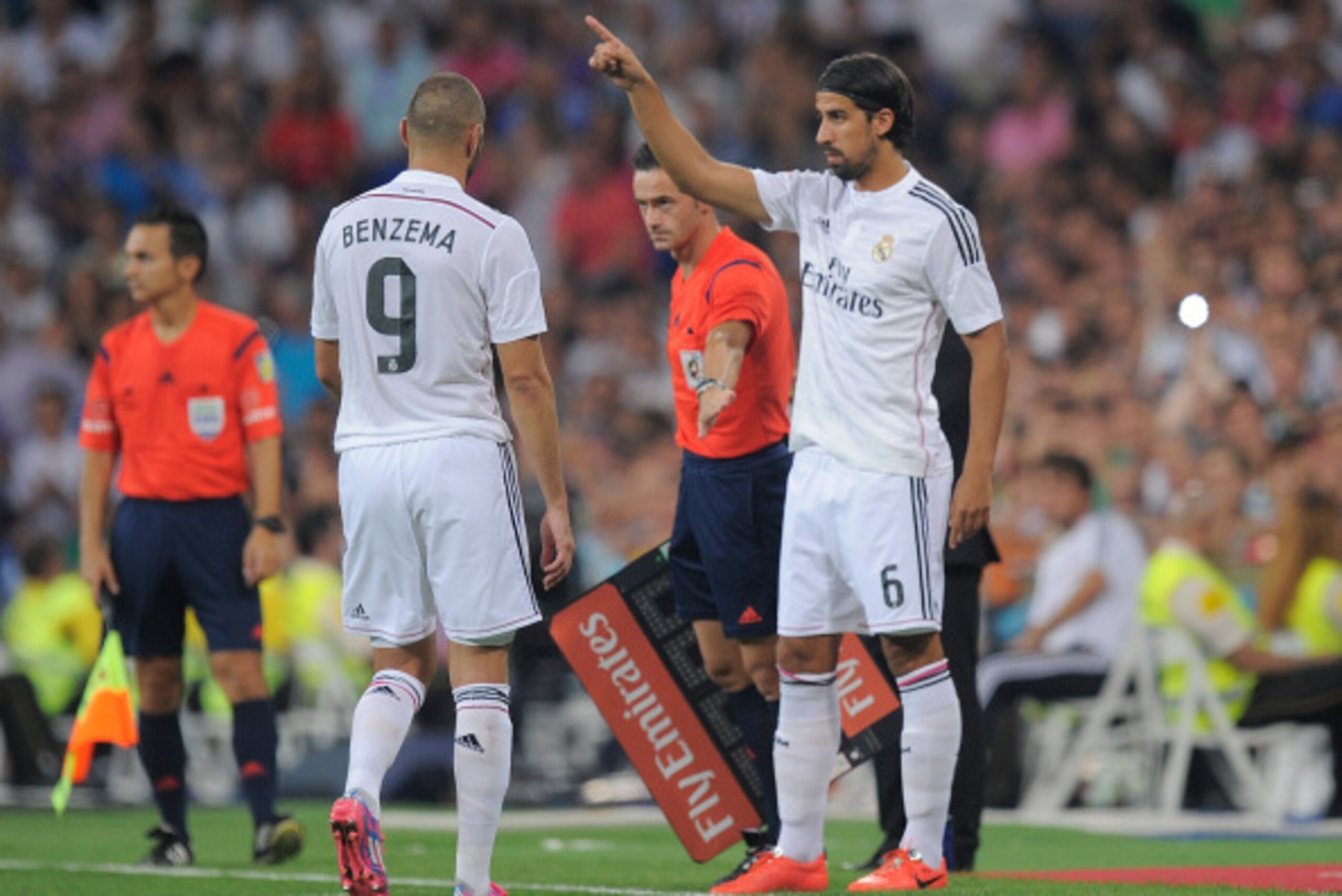 MADRID, SPAIN - AUGUST 25:  Sami Khedira of Real Madrid CF comes on for Karim Benzema during the La liga match between Real Madrid CF and Cordoba CF at Estadio Santiago Bernabeu on August 25, 2014 in Madrid, Spain.  (Photo by Denis Doyle/Getty Images)