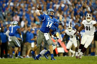 LEXINGTON, KY - OCTOBER 25:  Patrick Towles #14 of the Kentucky Wildcats passes the ball during the game against the Mississippi State Bulldogs at Commonwealth Stadium on October 25, 2014 in Lexington, Kentucky.  (Photo by Andy Lyons/Getty Images)