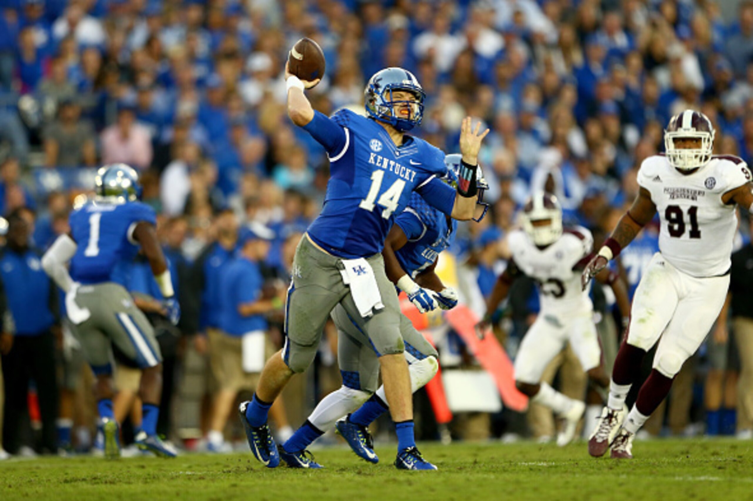 LEXINGTON, KY - OCTOBER 25:  Patrick Towles #14 of the Kentucky Wildcats passes the ball during the game against the Mississippi State Bulldogs at Commonwealth Stadium on October 25, 2014 in Lexington, Kentucky.  (Photo by Andy Lyons/Getty Images)