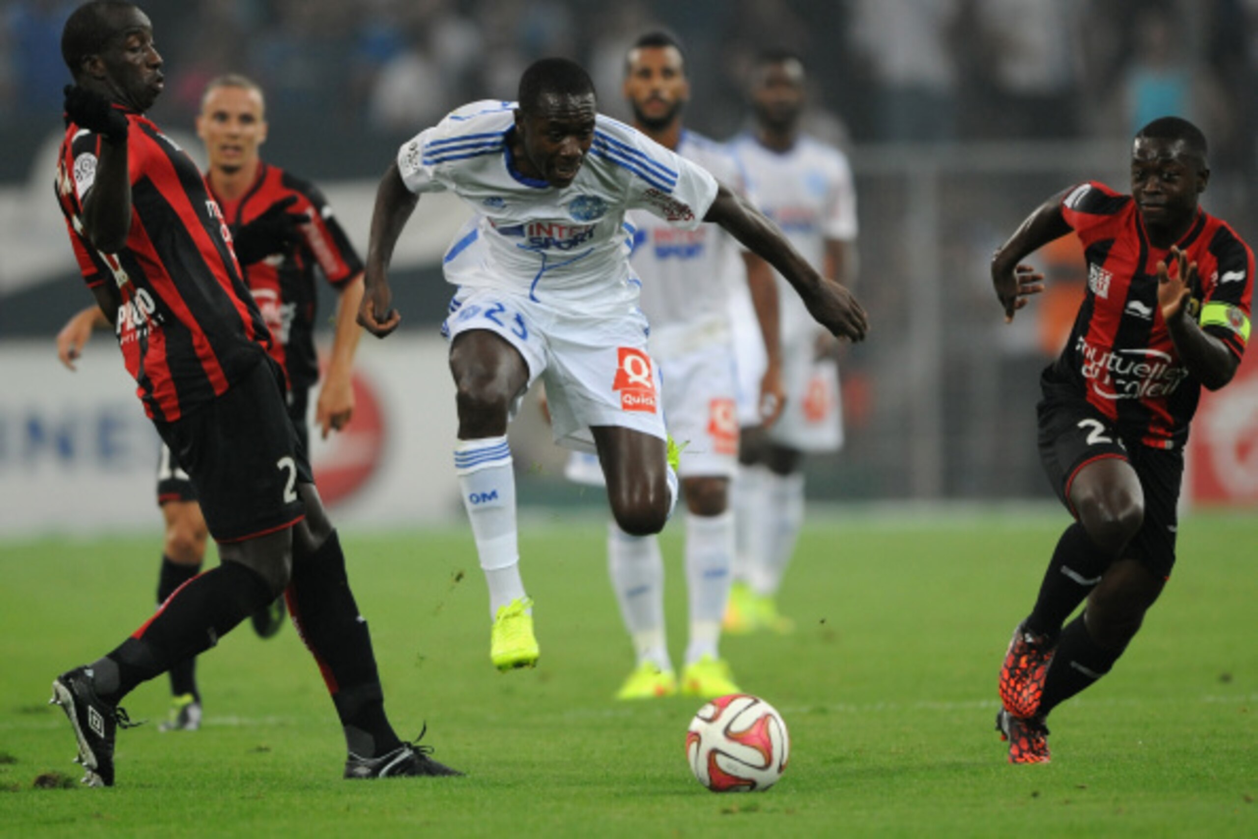 MARSEILLE, FRANCE - AUGUST 29:  Giannelli Imbula (C) of Marseille in action during the French Ligue 1 match between Olympique de Marseille and OGC Nice at Stade Velodrome on August 29, 2014 in Marseille, France.  (Photo by Kaz Photography/Getty Images)