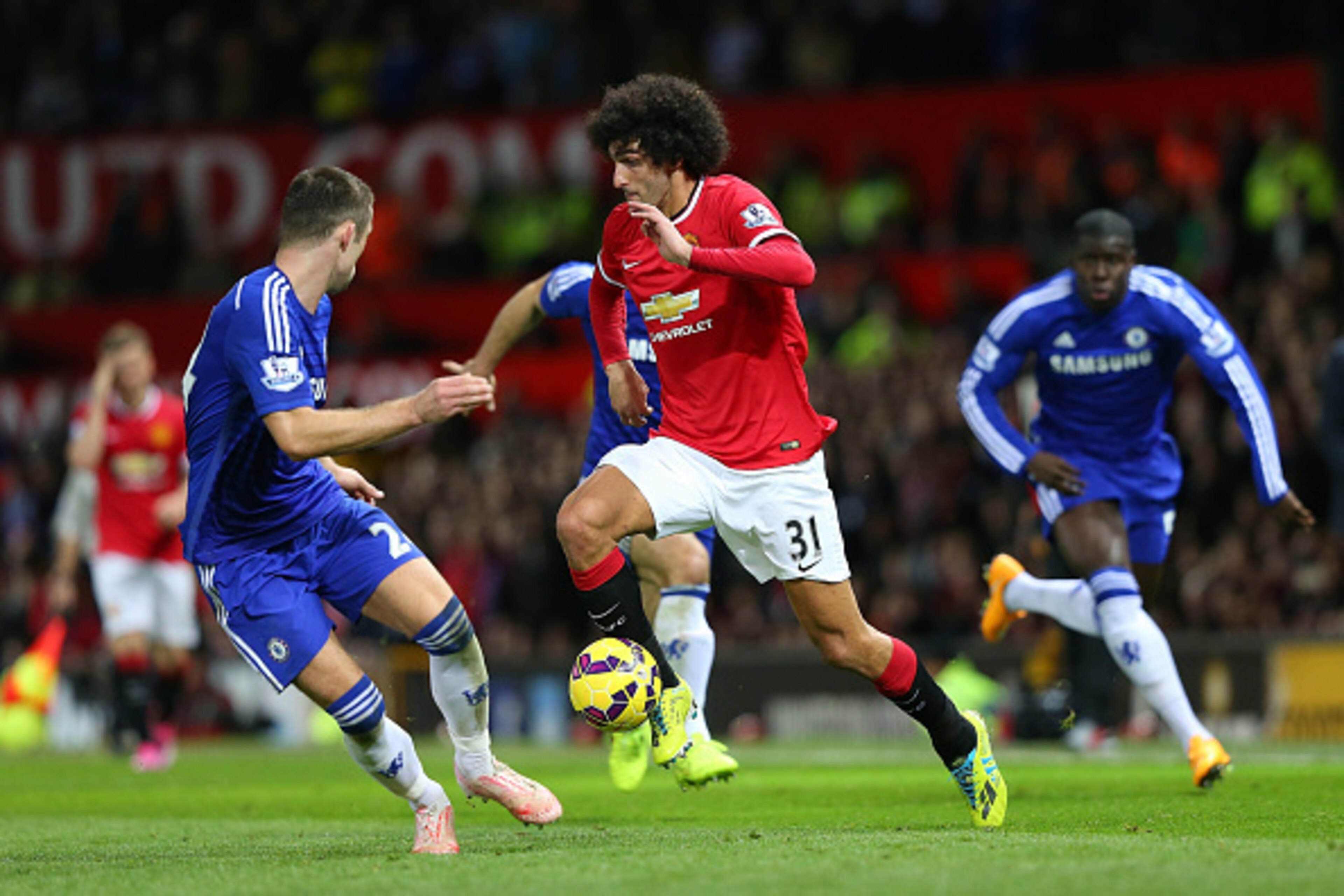 MANCHESTER, ENGLAND - OCTOBER 26:  Marouane Fellaini of Manchester United competes with Gary Cahill of Chelsea during the Barclays Premier League match between Manchester United and Chelsea at Old Trafford on October 26, 2014 in Manchester, England.  (Pho