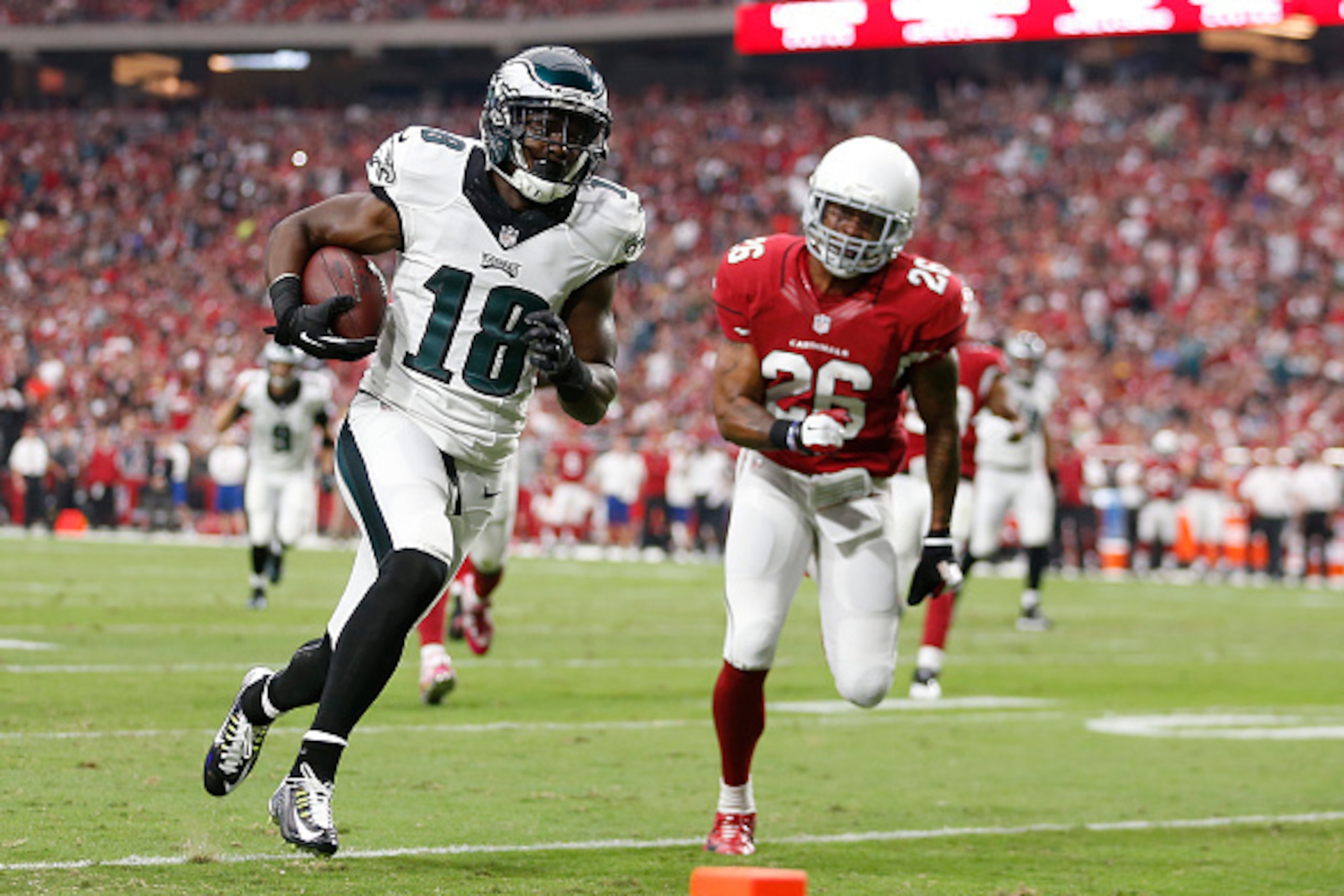 GLENDALE, AZ - OCTOBER 26:  Wide receiver Jeremy Maclin #18 of the Philadelphia Eagles runs with the football in route to score a 21 yard reception against free safety Rashad Johnson #26 of the Arizona Cardinals in the first quarter of the NFL game at the