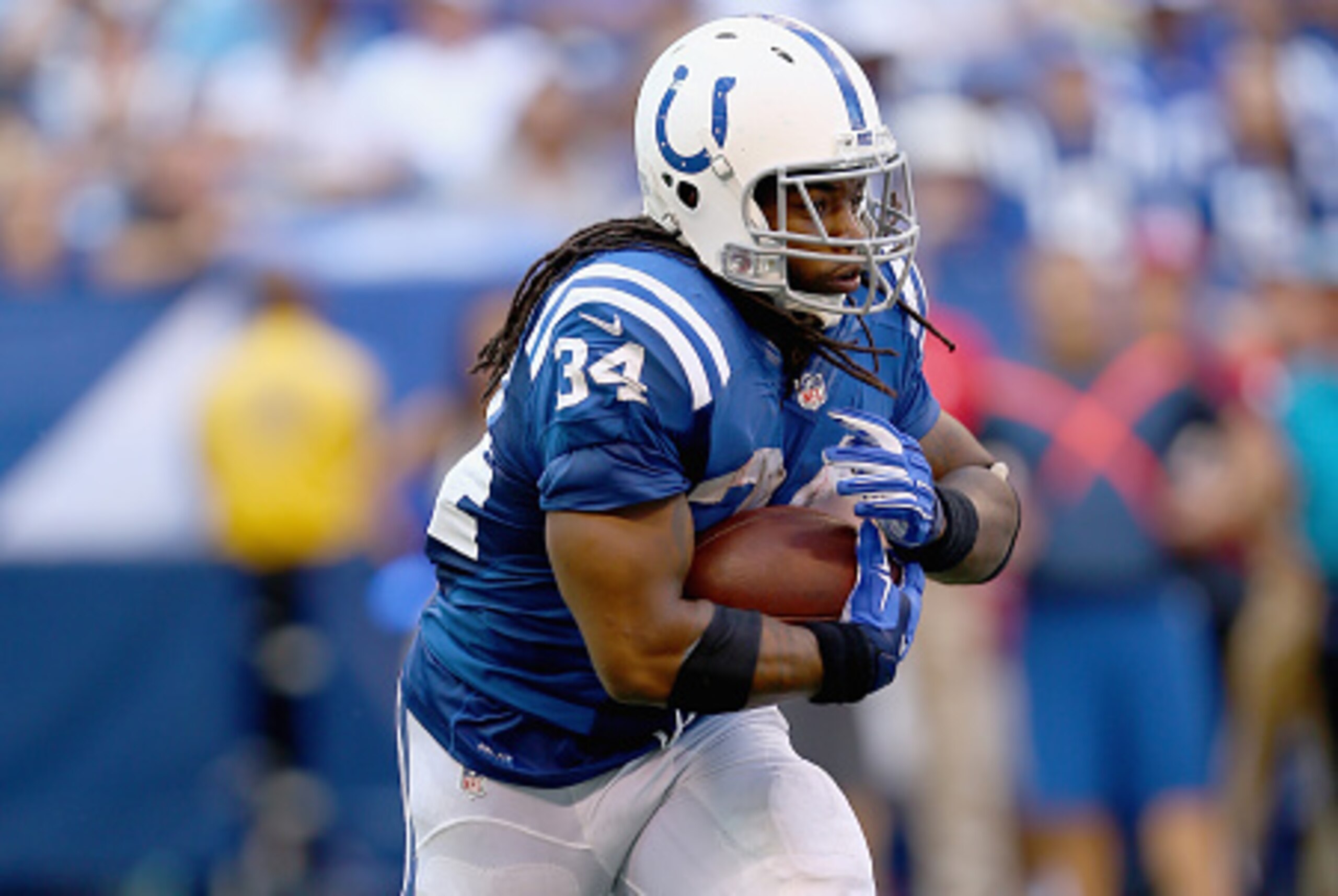 INDIANAPOLIS, IN - SEPTEMBER 28:  Trent Richardson #34 of the Indianapolis Colts runs with the ball during the game against the Tennessee Titans at Lucas Oil Stadium on September 28, 2014 in Indianapolis, Indiana.  (Photo by Andy Lyons/Getty Images)