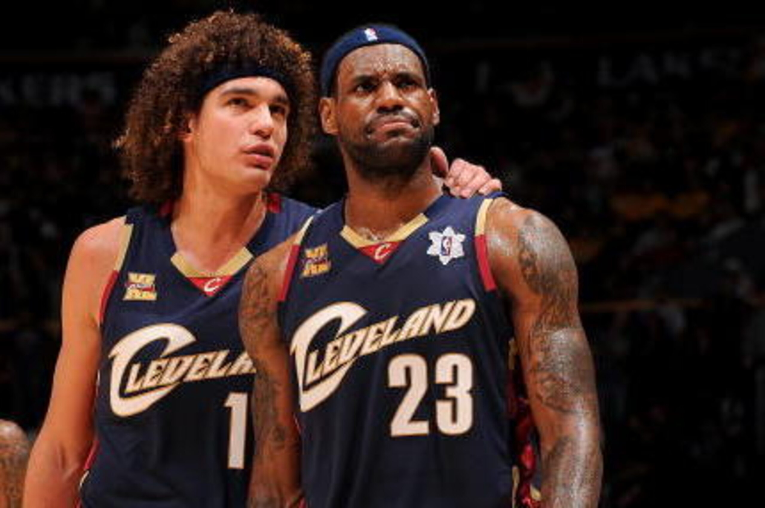 LOS ANGELES - DECEMBER 25:  Anderson Varejao #17 (L) of the Cleveland Cavaliers talks with teammate LeBron James #23 (R) during the game against the Los Angeles Lakers on December 25, 2009 at Staples Center in Los Angeles, California.  The Cavaliers won 1