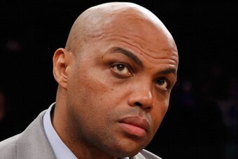 NEW YORK, NY - DECEMBER 13:  Former player Charles Barkley speaks with reporters on the court prior to the game between the Los Angeles Lakers and the New York Knicks at Madison Square Garden on December 13, 2012 in New York City. NOTE TO USER: User expre