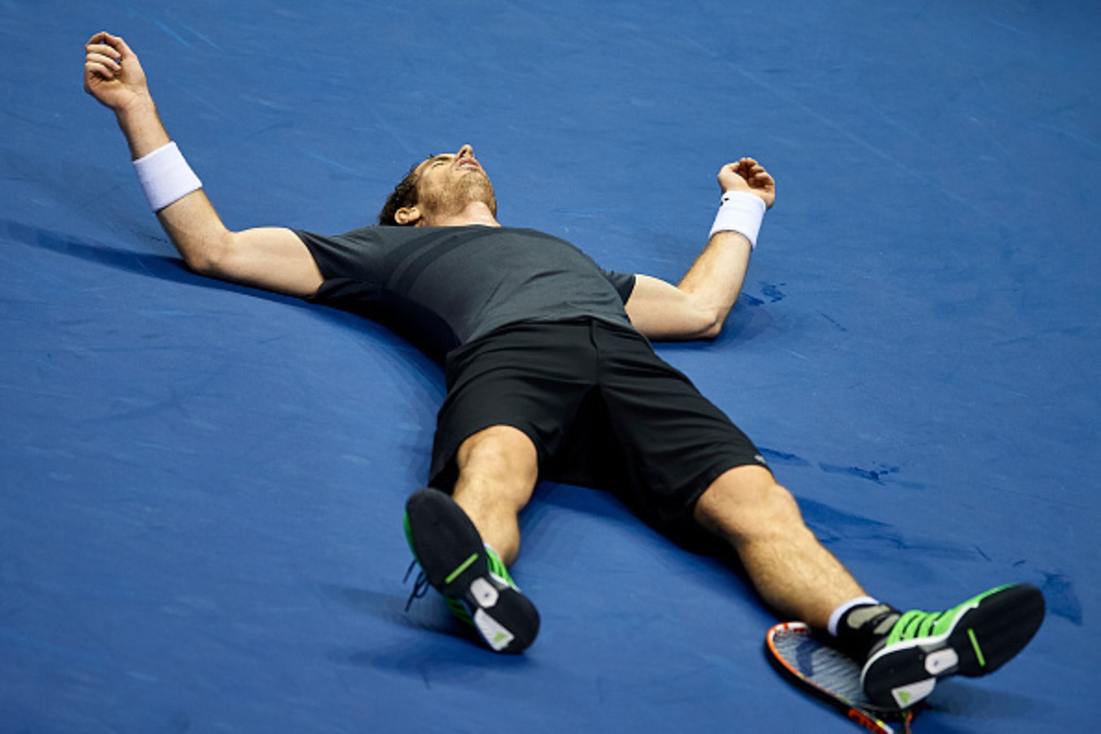 VALENCIA, SPAIN - OCTOBER 26:  Andy Murray of Great Britain celebrates a match point against Tommy Robredo of Spain in the final during day seven of the ATP 500 World Tour Valencia Open tennis tournament at the Ciudad de las Artes y las Ciencias on Octobe