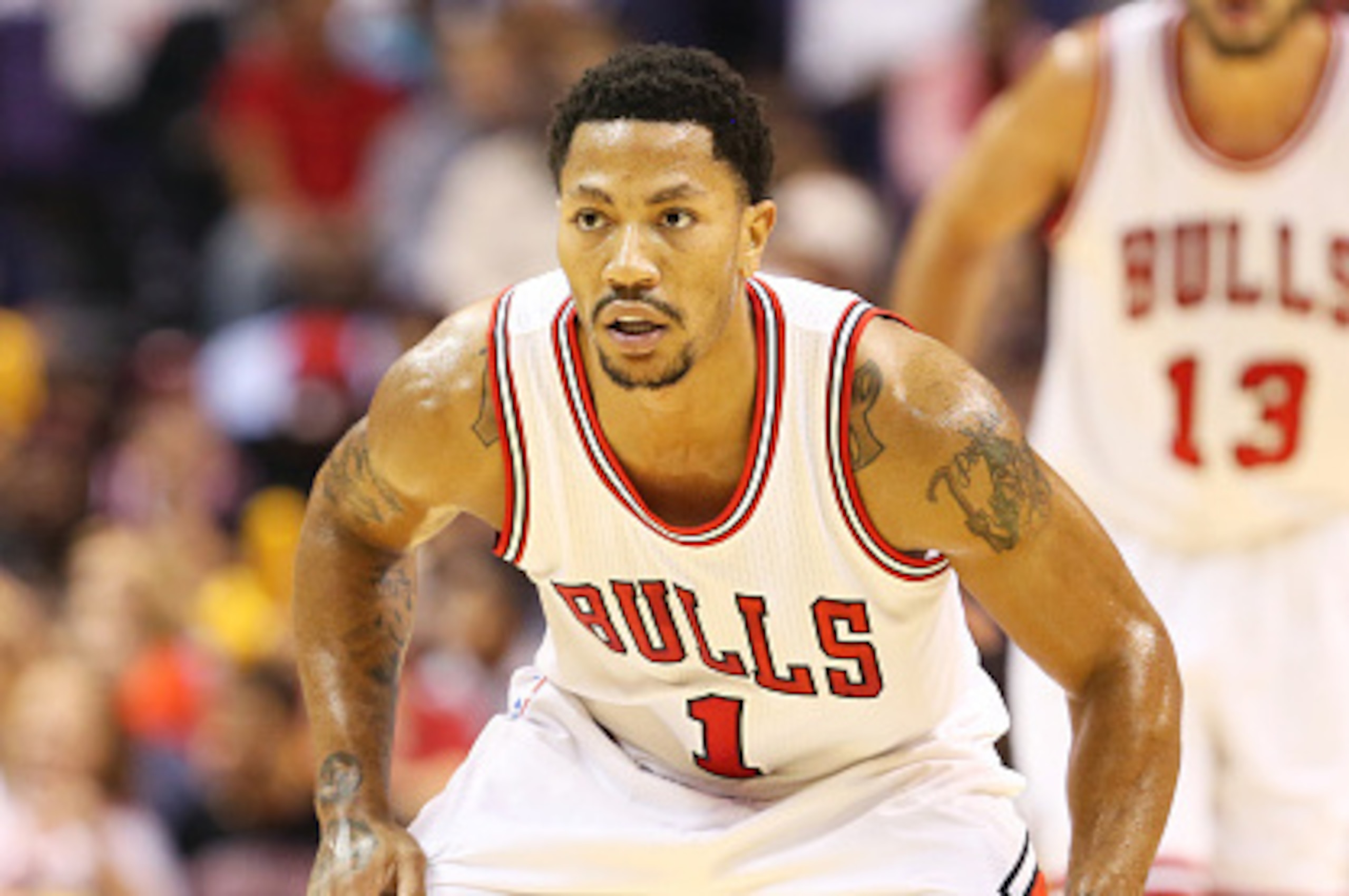 ST. LOUIS, MO - OCTOBER 24: Derrick Rose #1 of the Chicago Bulls defends the basket against the Minnesota Timberwolves during the game on October 24, 2014 at Scottrade Center in St. Louis, Missouri. NOTE TO USER: User expressly acknowledges and agrees tha
