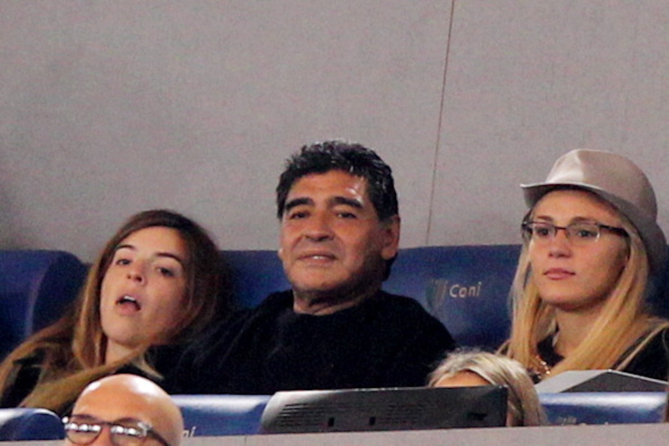 ROME, ITALY - OCTOBER 18:  Diego Maradona and girlfriend Rocio Oliva attend the Serie A match between AS Roma and SSC Napoli at Stadio Olimpico on October 18, 2013 in Rome, Italy.  (Photo by Paolo Bruno/Getty Images)