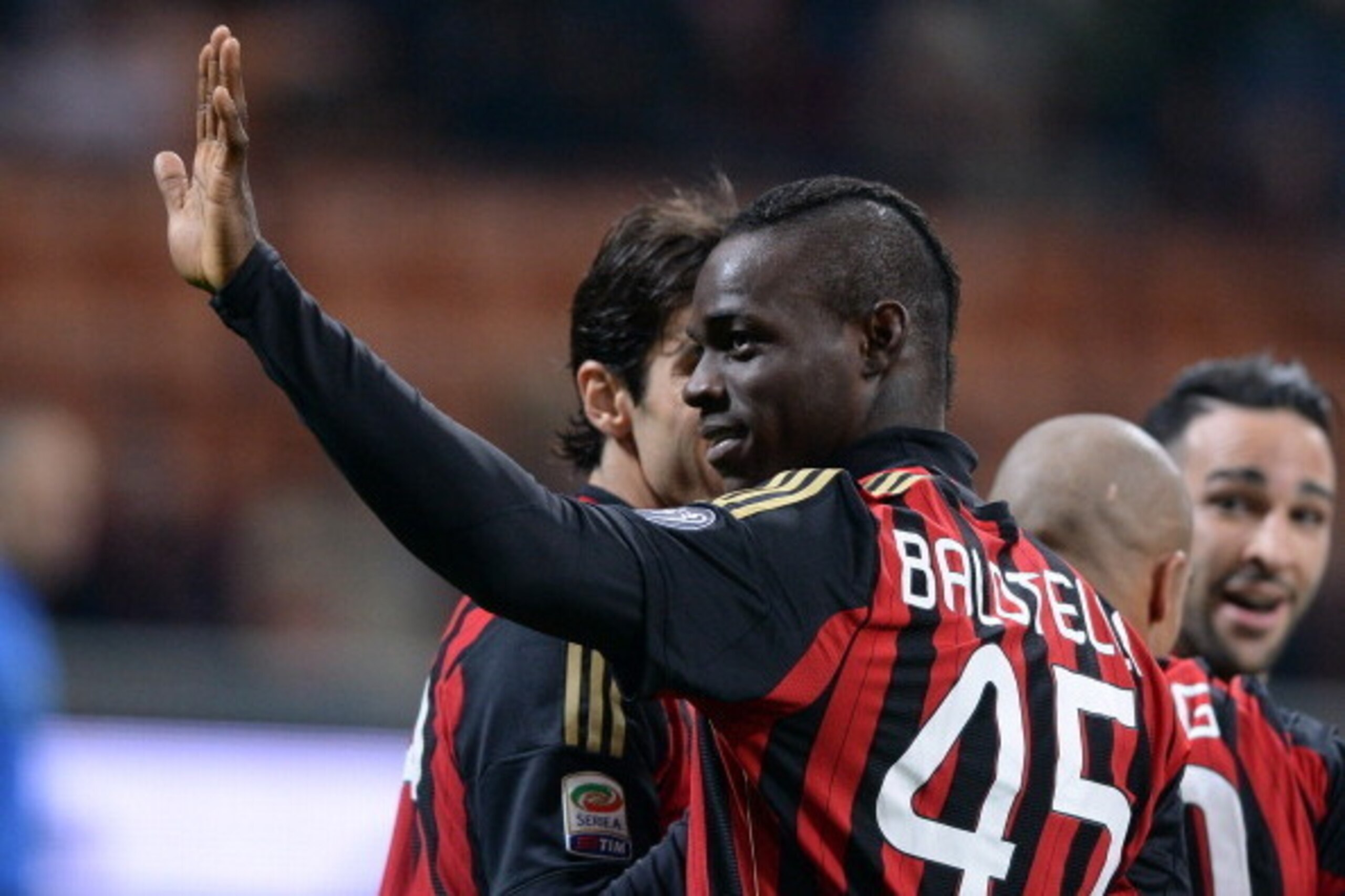 MILAN, ITALY - MARCH 29:  Mario Balotelli of AC Milan celebrates scoring the first goal during the Serie A match between AC Milan and AC Chievo Verona at San Siro Stadium on March 29, 2014 in Milan, Italy.  (Photo by Claudio Villa/Getty Images)
