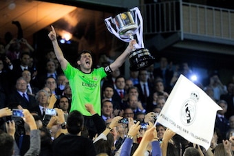 VALENCIA, SPAIN - APRIL 16:  Iker Casillas of Real Madrid CF celebrates with the trophy after winning the Copa del Rey Final between Real Madrid and FC Barcelona at Estadio Mestalla on April 16, 2014 in Valencia, Spain.  (Photo by David Ramos/Getty Images