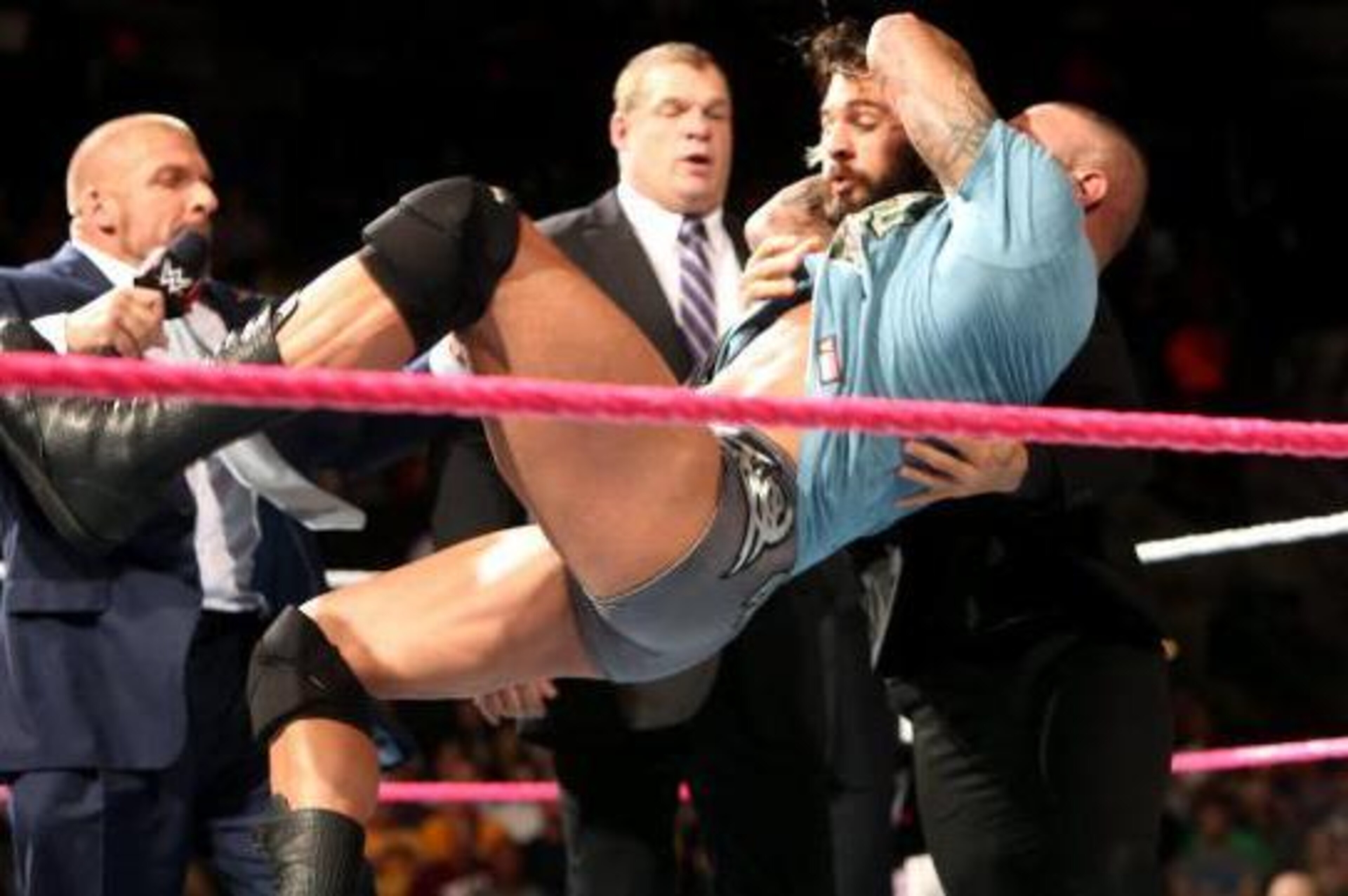 Randy Orton attacks Seth Rollins. Randy Orton attacks Seth Rollins.