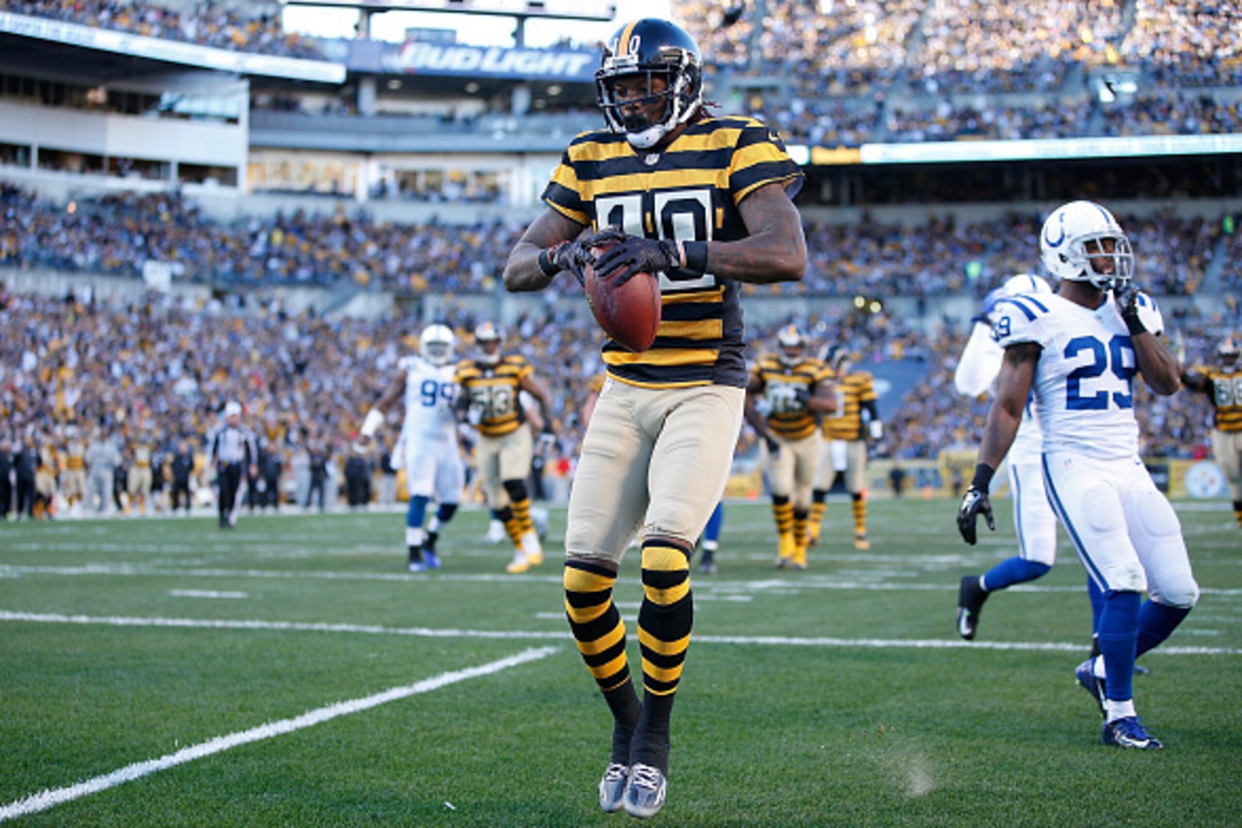 PITTSBURGH, PA - OCTOBER 26:  Martavis Bryant #10 of the Pittsburgh Steelers celebrates his second quarter touchdown against the Indianapolis Colts at Heinz Field on October 26, 2014 in Pittsburgh, Pennsylvania.  (Photo by Joe Robbins/Getty Images)