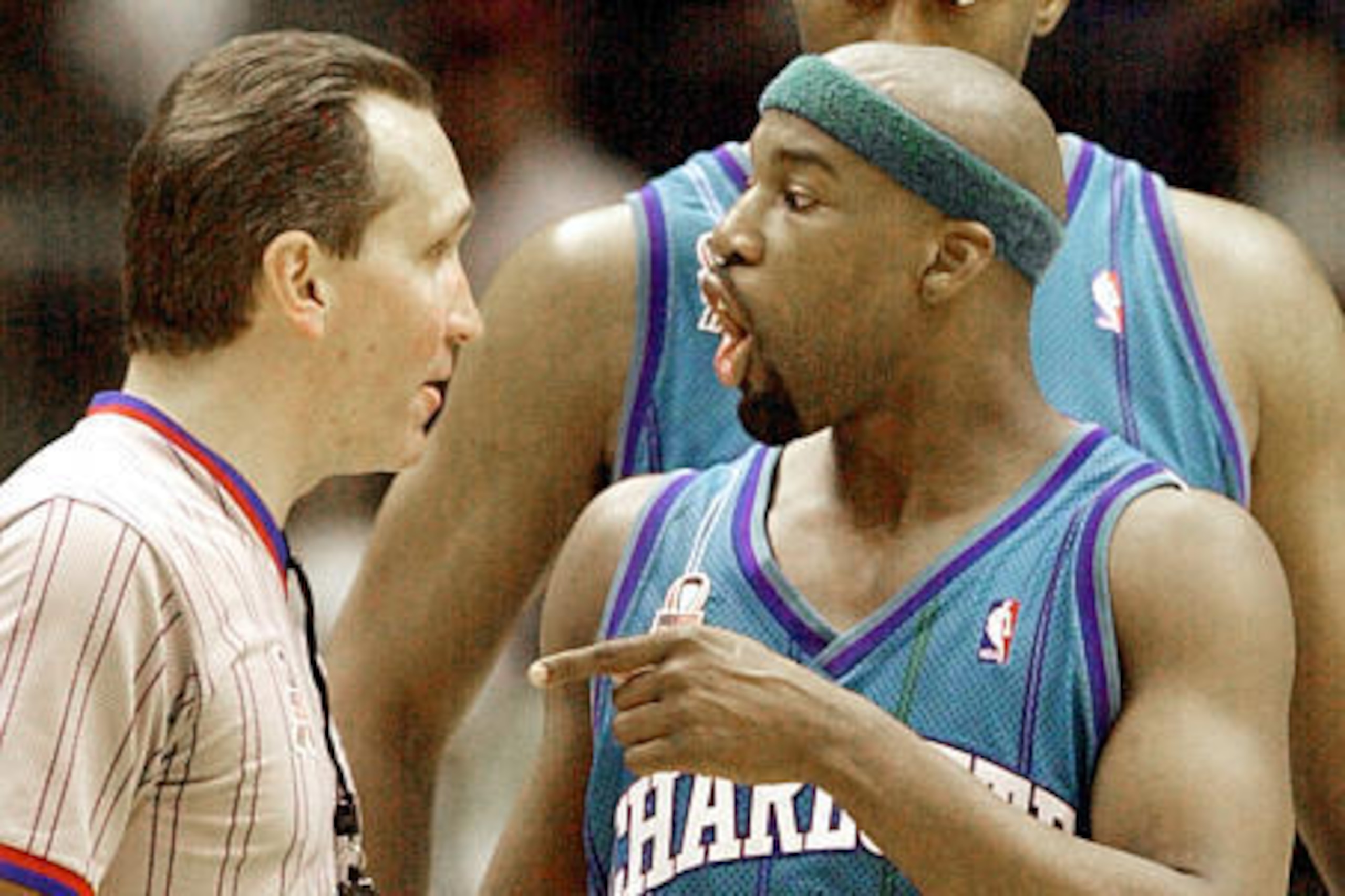 Baron Davis makes his point with an official during the old Hornets' final season in Charlotte.