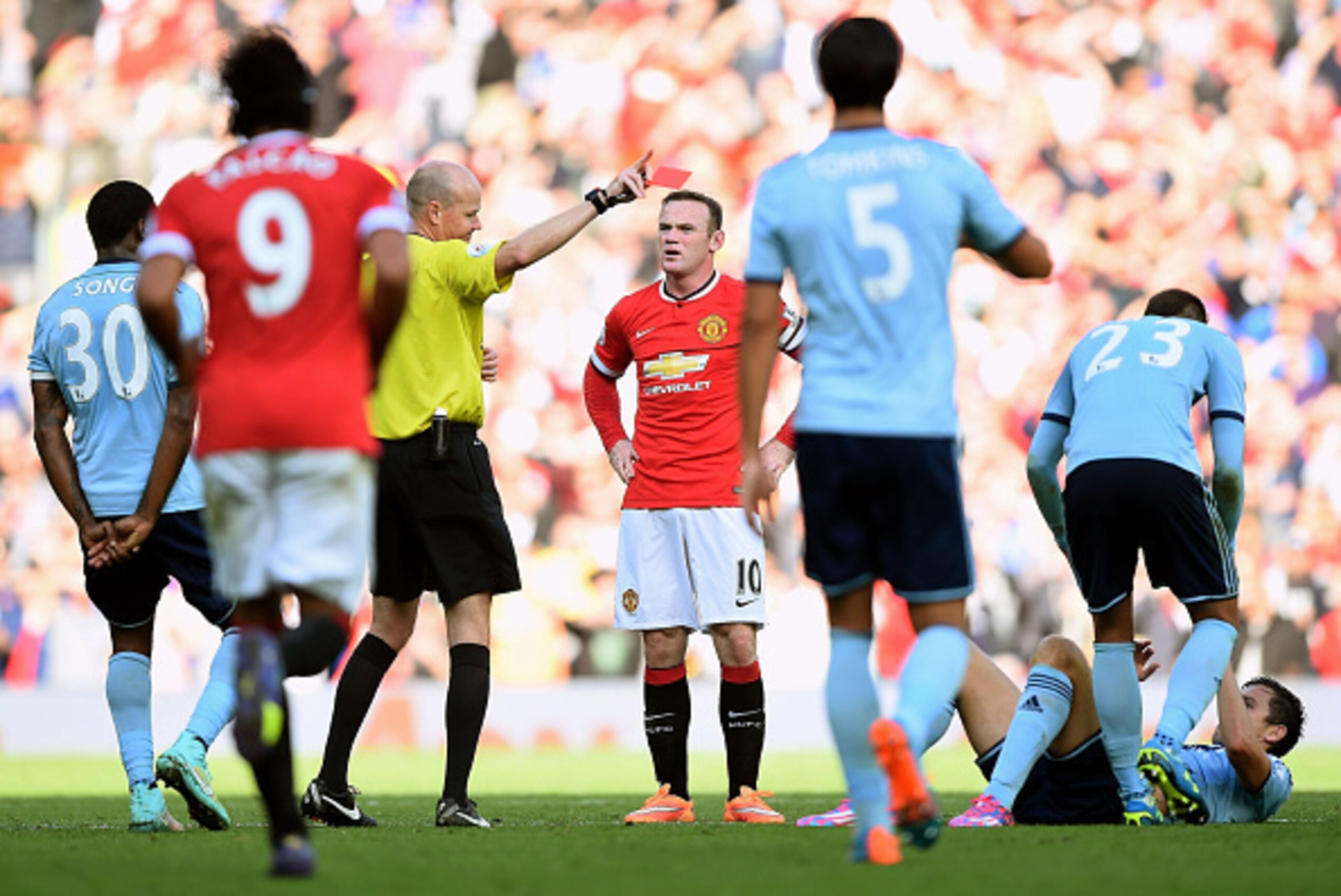 MANCHESTER, ENGLAND - SEPTEMBER 27:  Wayne Rooney of Manchester United receives a straight red card by referee Lee Mason after a foul on Stewart Downing of West Ham during the Barclays Premier League match between Manchester United and West Ham United at 
