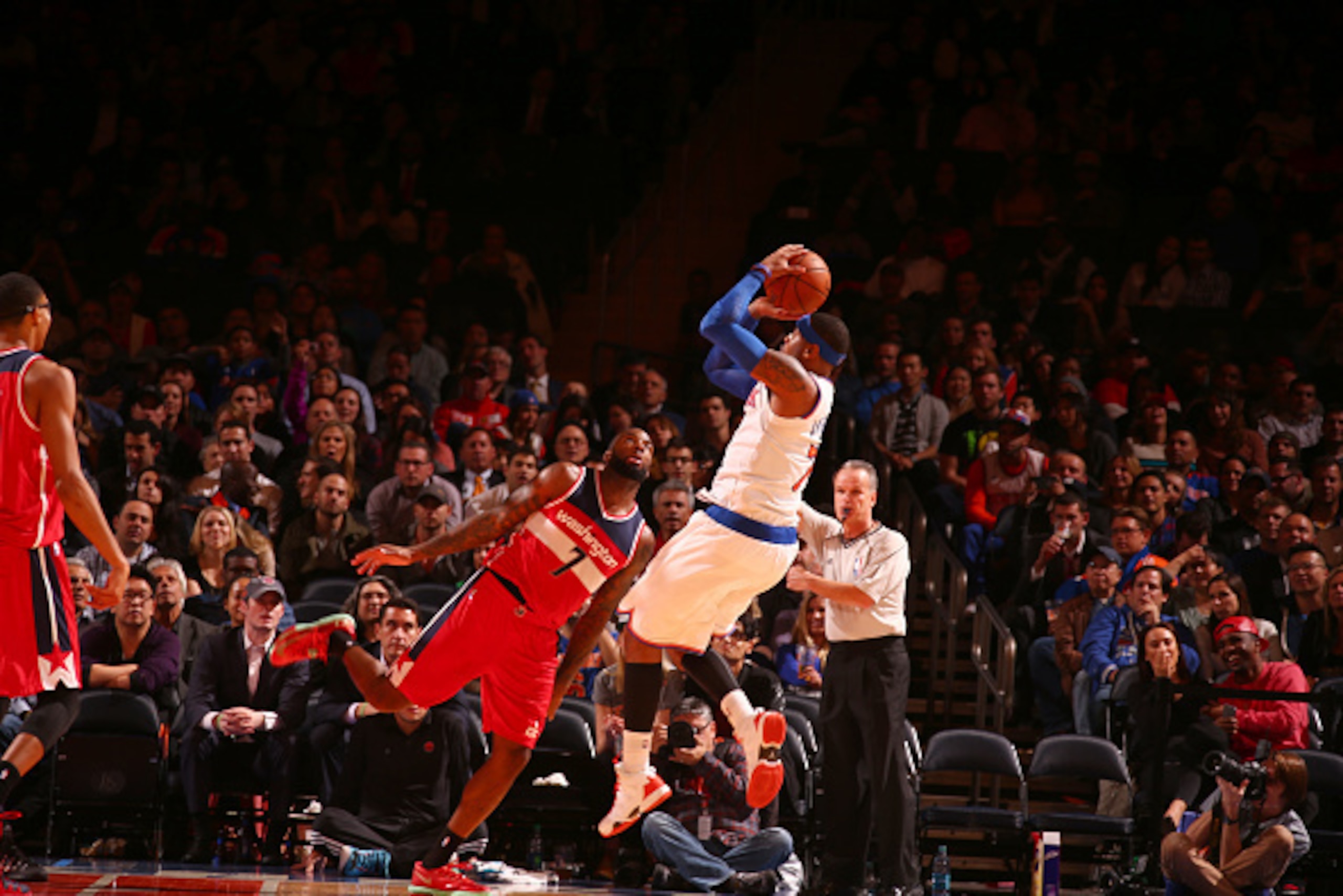 NEW YORK, NY - OCTOBER 22:  Carmelo Anthony #7 of the New York Knicks takes a shot against the Washington Wizards during a game at Madison Square Garden in New York City on October 22, 2014.  NOTE TO USER: User expressly acknowledges and agrees that, by d