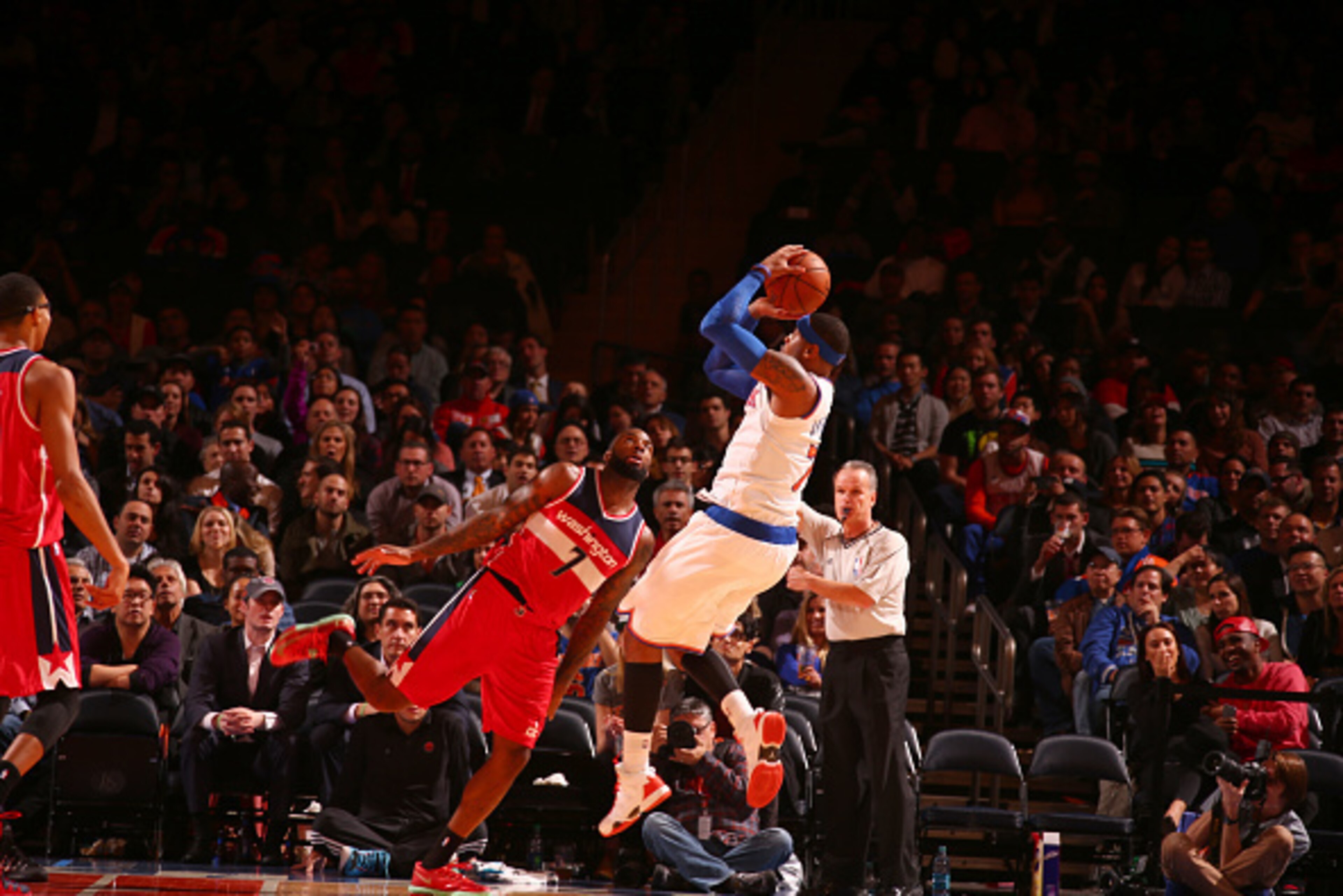 NEW YORK, NY - OCTOBER 22:  Carmelo Anthony #7 of the New York Knicks takes a shot against the Washington Wizards during a game at Madison Square Garden in New York City on October 22, 2014.  NOTE TO USER: User expressly acknowledges and agrees that, by d