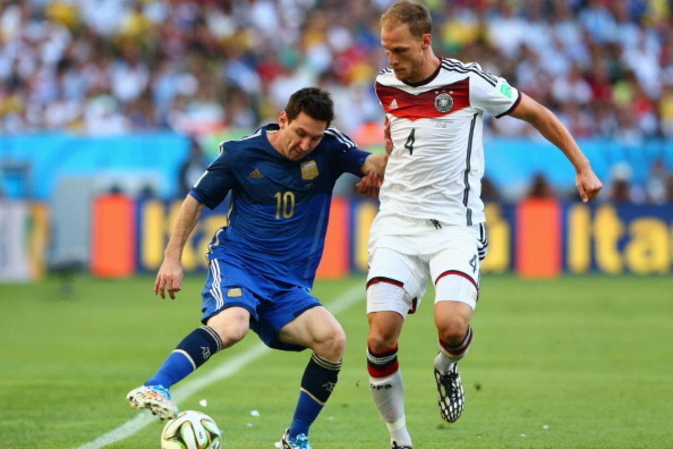 RIO DE JANEIRO, BRAZIL - JULY 13: Lionel Messi of Argentina controls the ball against Benedikt Hoewedes of Germany during the 2014 FIFA World Cup Brazil Final match between Germany and Argentina at Maracana on July 13, 2014 in Rio de Janeiro, Brazil. (Ph RIO DE JANEIRO, BRAZIL - JULY 13: Lionel Messi of Argentina controls the ball against Benedikt Hoewedes of Germany during the 2014 FIFA World Cup Brazil Final match between Germany and Argentina at Maracana on July 13, 2014 in Rio de Janeiro, Brazil. (Ph