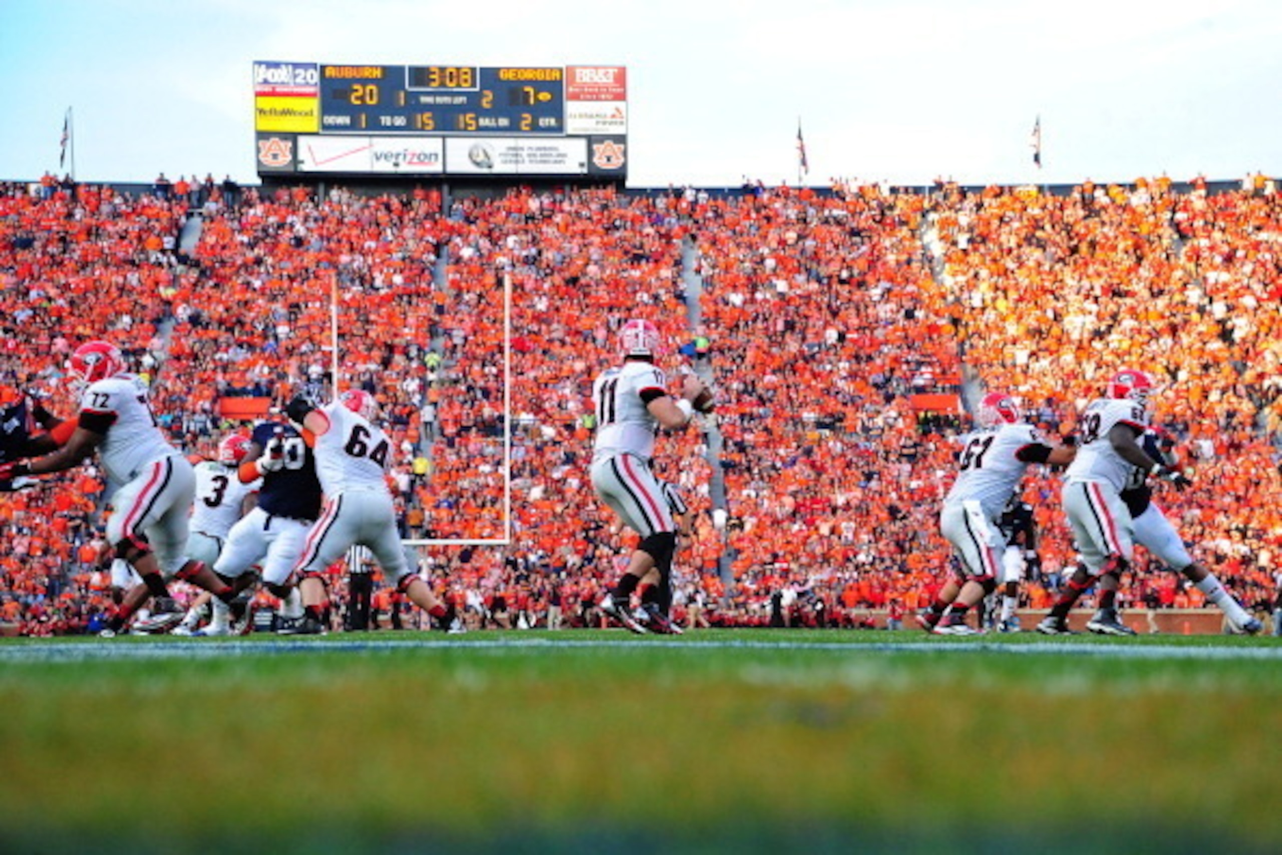 AUBURN, AL - NOVEMBER 16: Aaron Murray #11 of the Georgia Bulldogs passes against the Auburn Tigers at Jordan-Hare Stadium on November 16, 2013 in Auburn Alabama. (Photo by Scott Cunningham/Getty Images) AUBURN, AL - NOVEMBER 16: Aaron Murray #11 of the Georgia Bulldogs passes against the Auburn Tigers at Jordan-Hare Stadium on November 16, 2013 in Auburn Alabama. (Photo by Scott Cunningham/Getty Images)