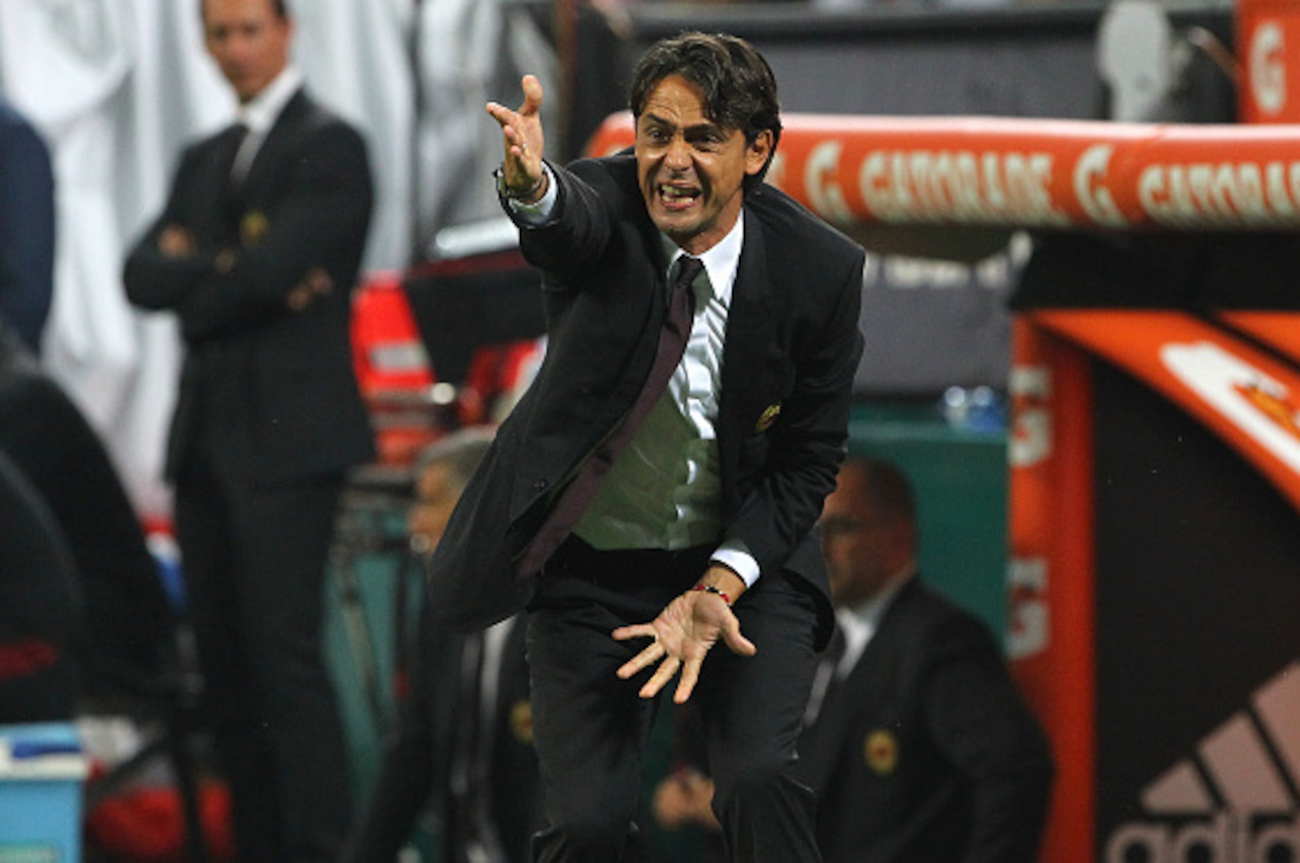 MILAN, ITALY - SEPTEMBER 20:  AC Milan coach Filippo Inzaghi shouts to his players during the Serie A match between AC Milan and Juventus FC at Stadio Giuseppe Meazza on September 20, 2014 in Milan, Italy.  (Photo by Marco Luzzani/Getty Images)