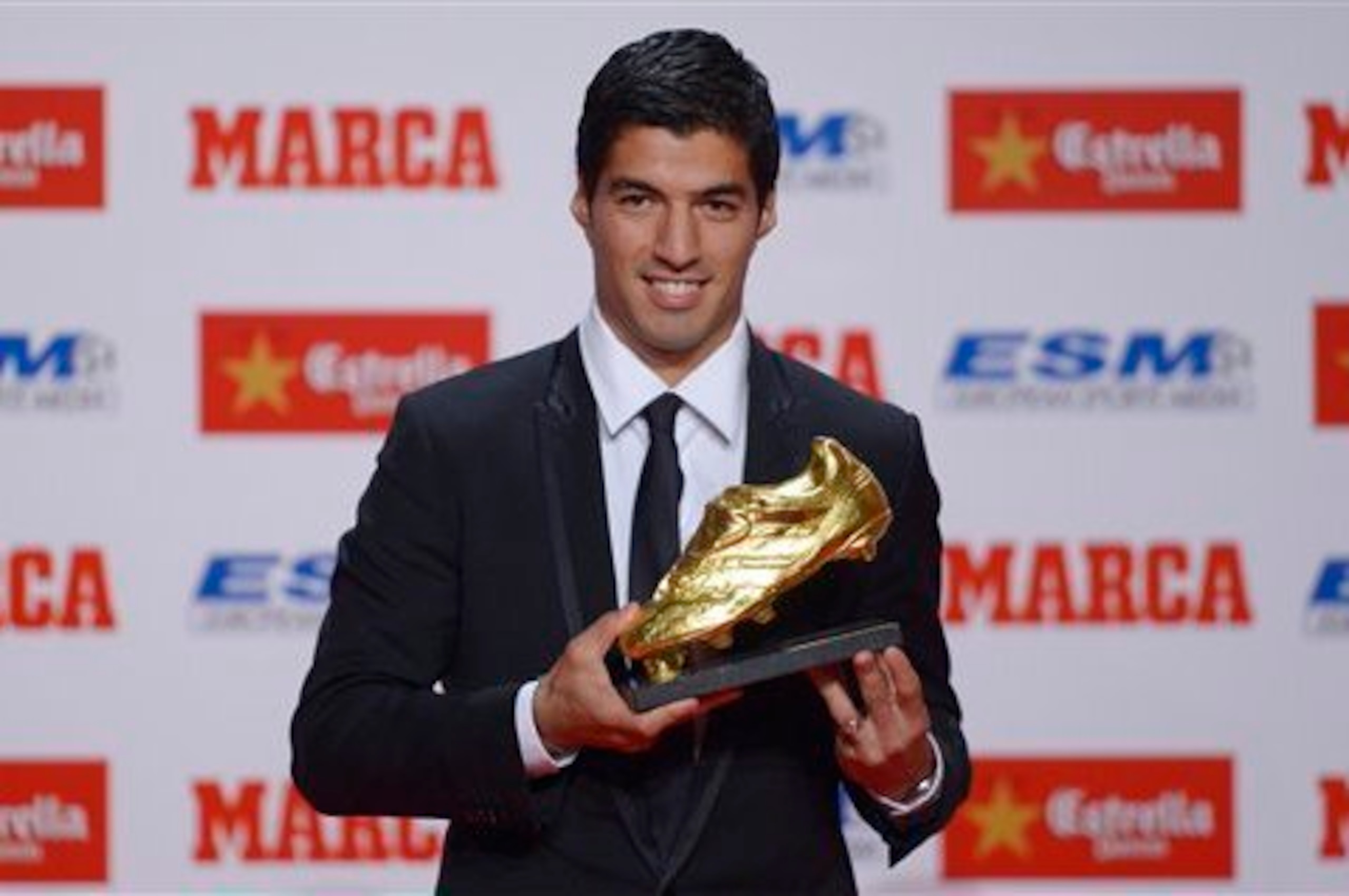 Suarez will start showing his awesome talent in a Barca shirt.