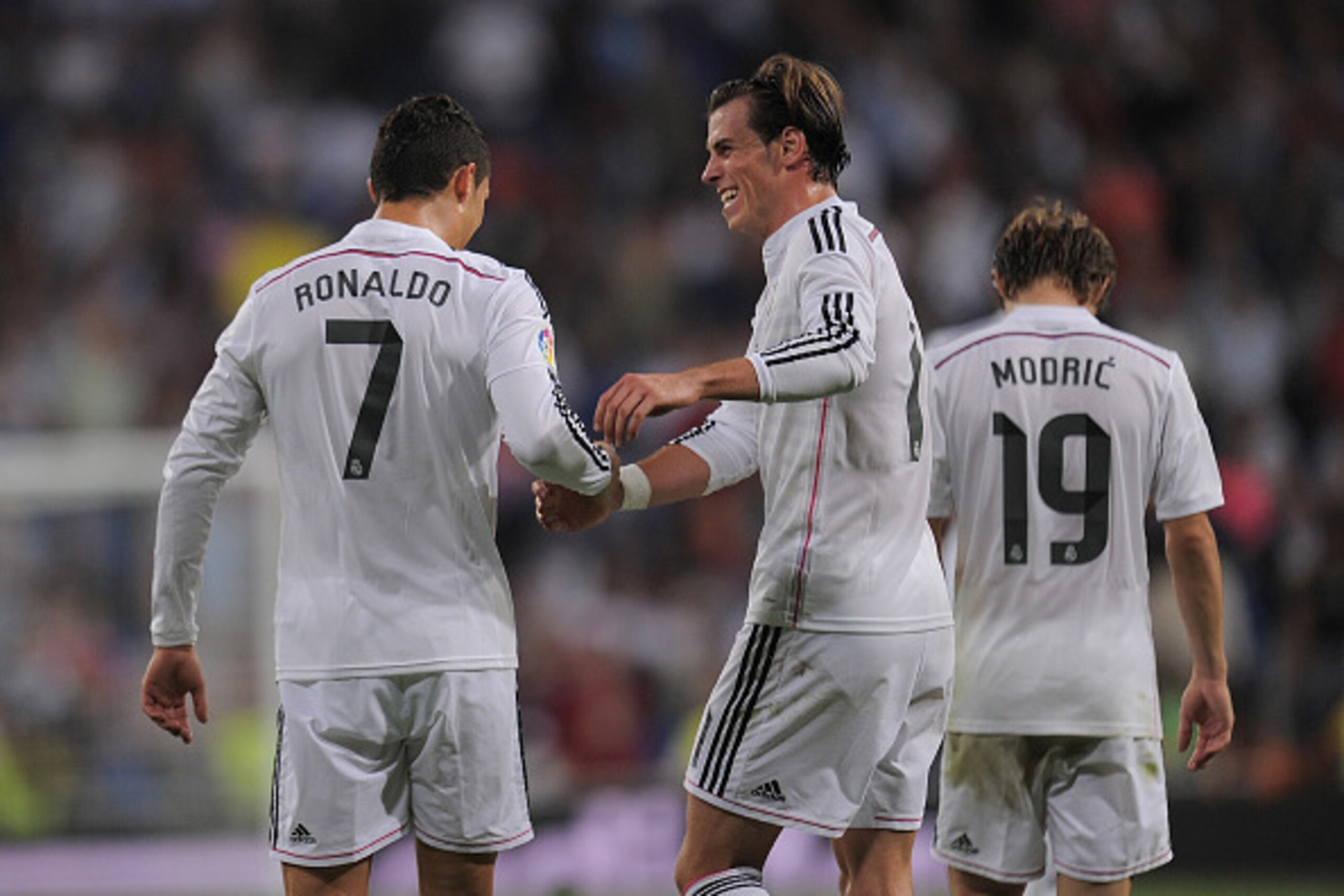 MADRID, SPAIN - OCTOBER 05:  Cristiano Ronaldo of Real Madrid celebrates with Gareth Bale after scoring his team's 5th and his third goal against Club Athletic during the La Liga match between Real Madrid CF and Athletic Club at Estadio Santiago Bernabeu 
