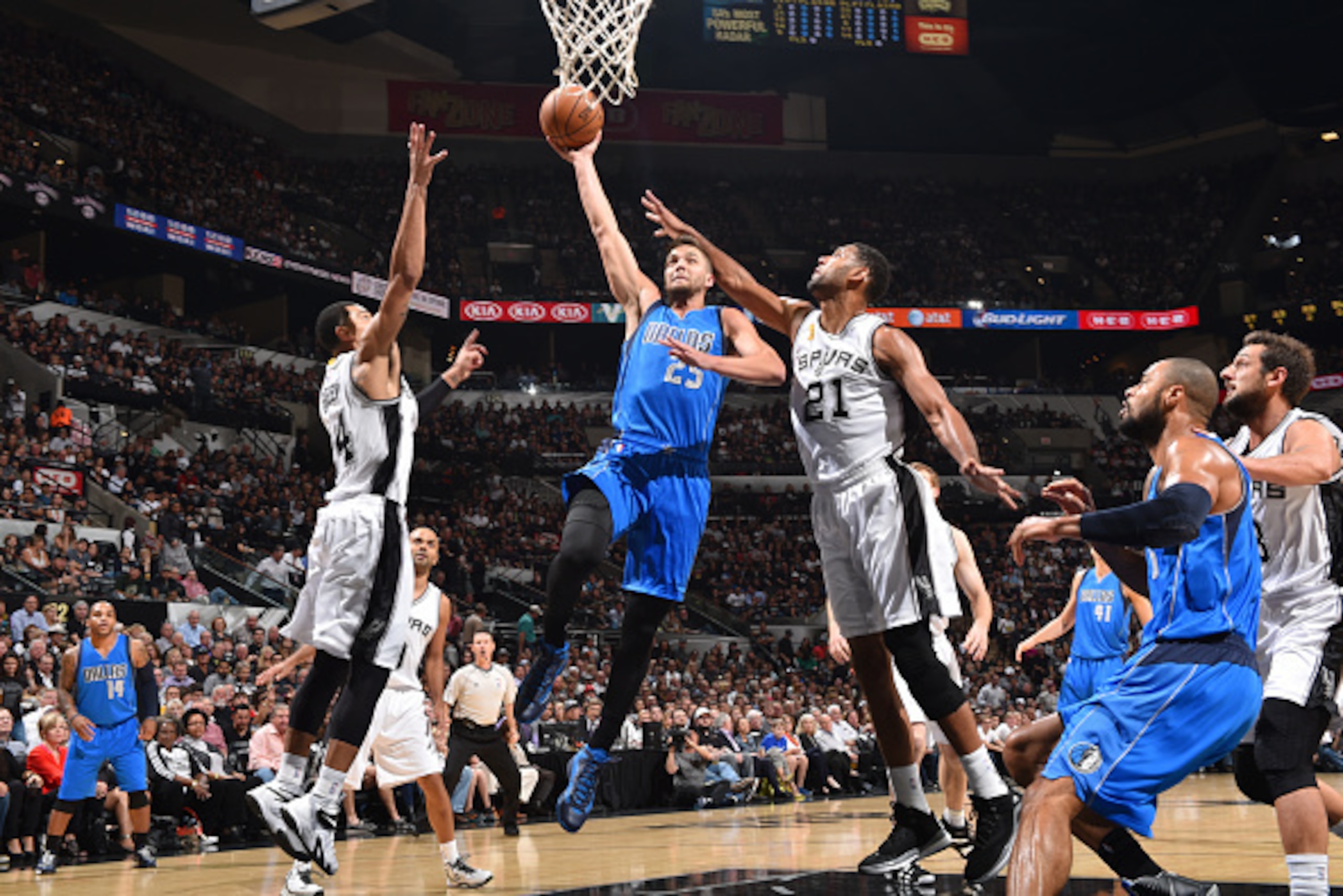SAN ANTONIO, TX - OCTOBER 28: Chandler Parsons #25 of the Dallas Mavericks goes for a lay up against the San Antonio Spurs during the game on October 28, 2014 at the AT&T Center in San Antonio,Texas. NOTE TO USER: User expressly acknowledges and agrees th
