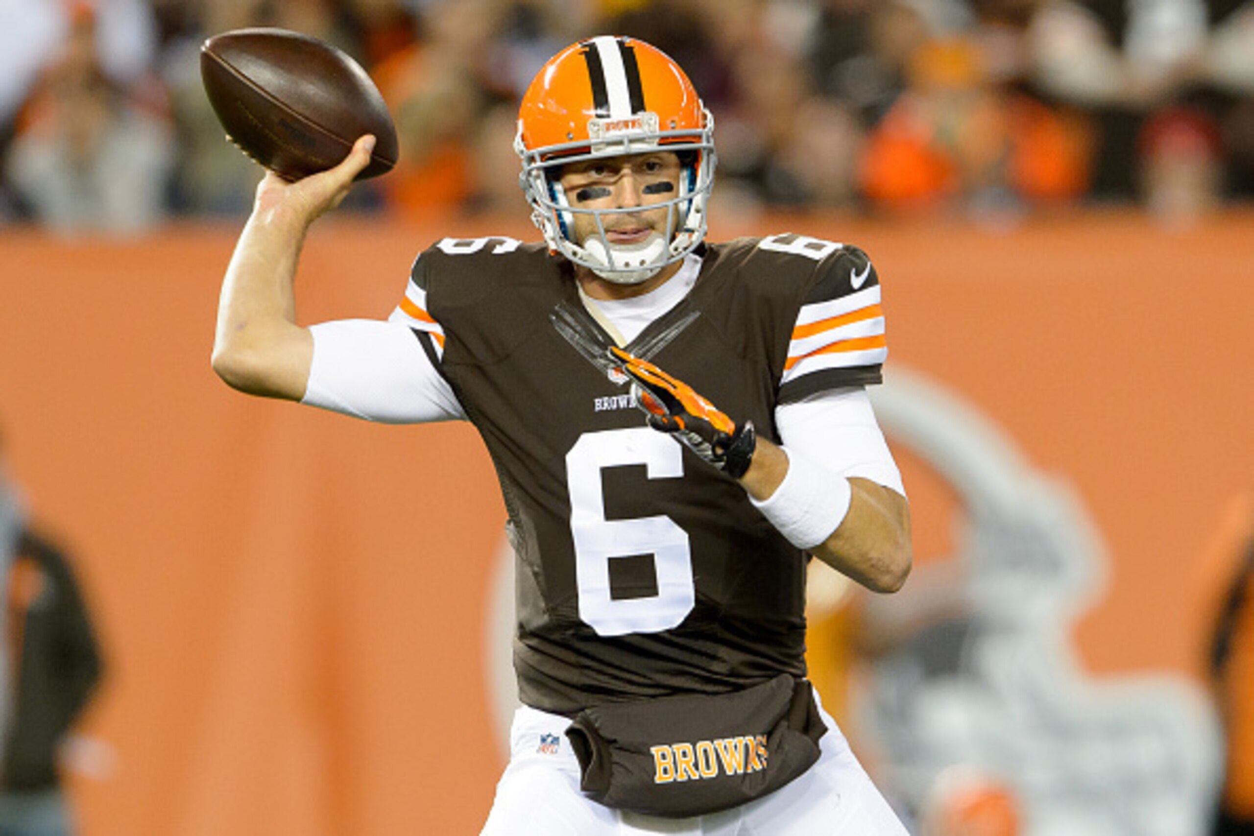 CLEVELAND, OH - OCTOBER 26: Quarterback Brian Hoyer #6 of the Cleveland Browns passes during the second half against the Oakland Raiders at FirstEnergy Stadium in Cleveland, Ohio. The Browns defeated the Raiders 23-13. (Photo by Jason Miller/Getty Images) CLEVELAND, OH - OCTOBER 26: Quarterback Brian Hoyer #6 of the Cleveland Browns passes during the second half against the Oakland Raiders at FirstEnergy Stadium in Cleveland, Ohio. The Browns defeated the Raiders 23-13. (Photo by Jason Miller/Getty Images)