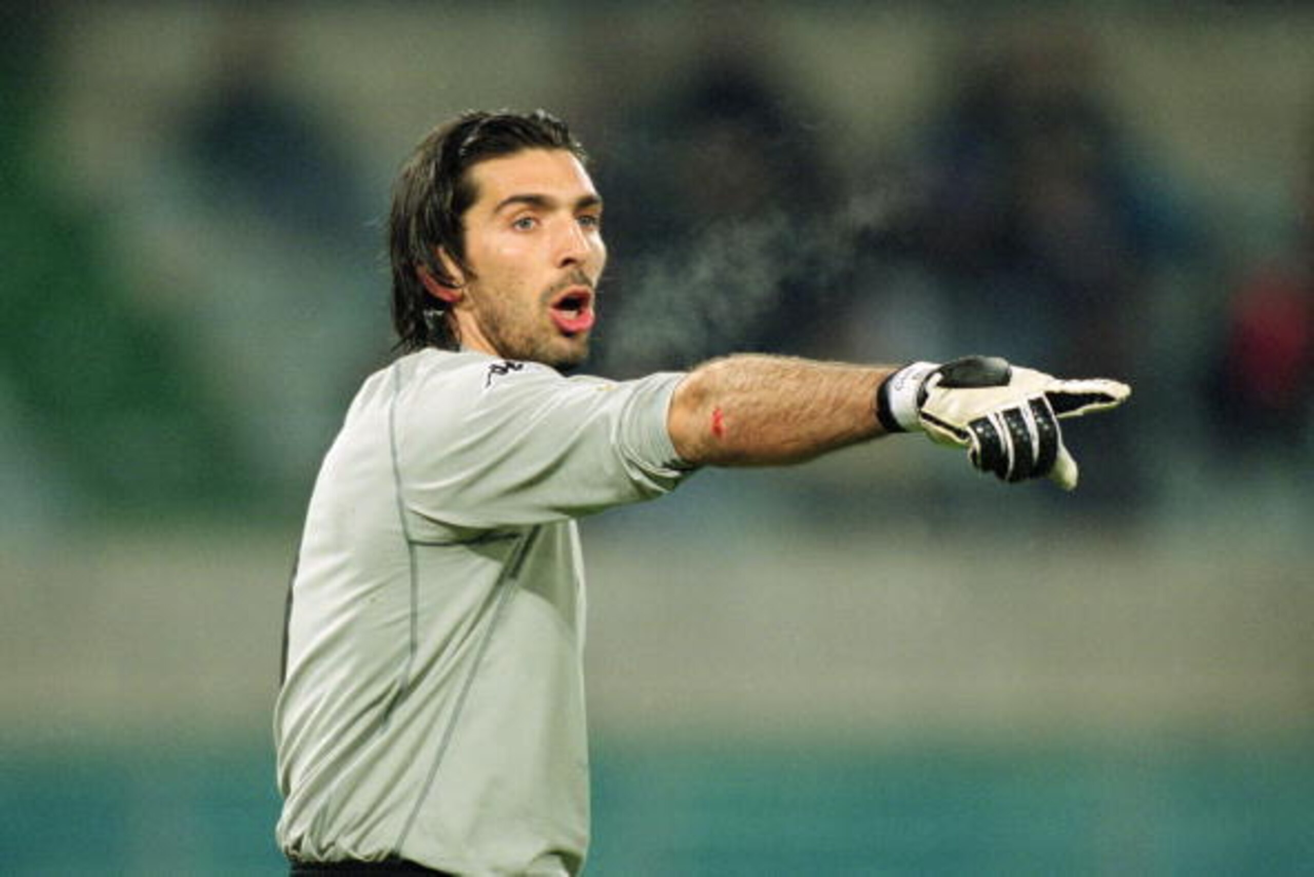 28 Feb 2001:  Gianluigi Buffon of Italy organises his defence during the International Friendly match against Argentina played at the Stadio Olimpico, in Rome, Italy. Argentina won the match 2-1. \ Mandatory Credit: Phil Cole /Allsport