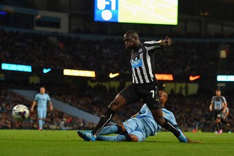 MANCHESTER, ENGLAND - OCTOBER 29: Moussa Sissoko of Newcastle United evades the tackle from Fernandinho of Manchester City to score their second goal during the Capital One Cup Fourth Round match between Manchester City and Newcastle United at Etihad Stad