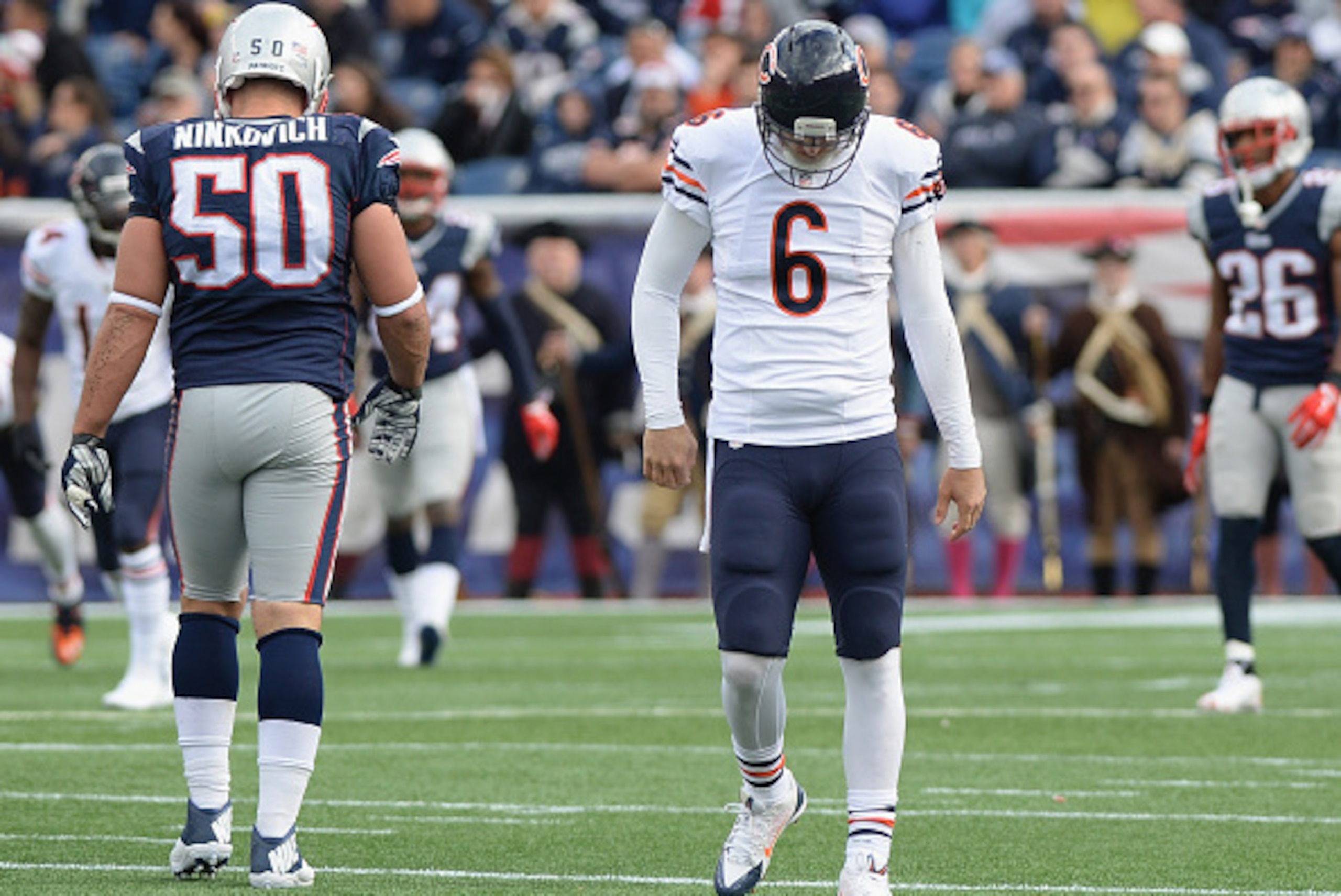 FOXBORO, MA - OCTOBER 26:  Jay Cutler #6 of the Chicago Bears reacts during the fourth quarter against the New England Patriots at Gillette Stadium on October 26, 2014 in Foxboro, Massachusetts.  (Photo by Darren McCollester/Getty Images)