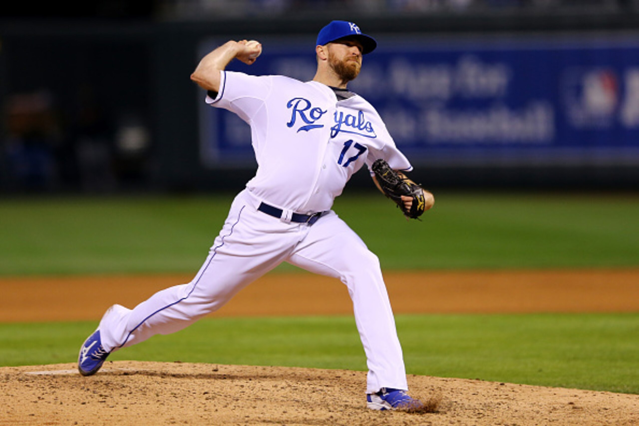 KANSAS CITY, MO - OCTOBER 29:  Wade Davis #17 of the Kansas City Royals pitches against the San Francisco Giants in the seventh inning of Game Seven of the 2014 World Series at Kauffman Stadium on October 29, 2014 in Kansas City, Missouri.  (Photo by Elsa
