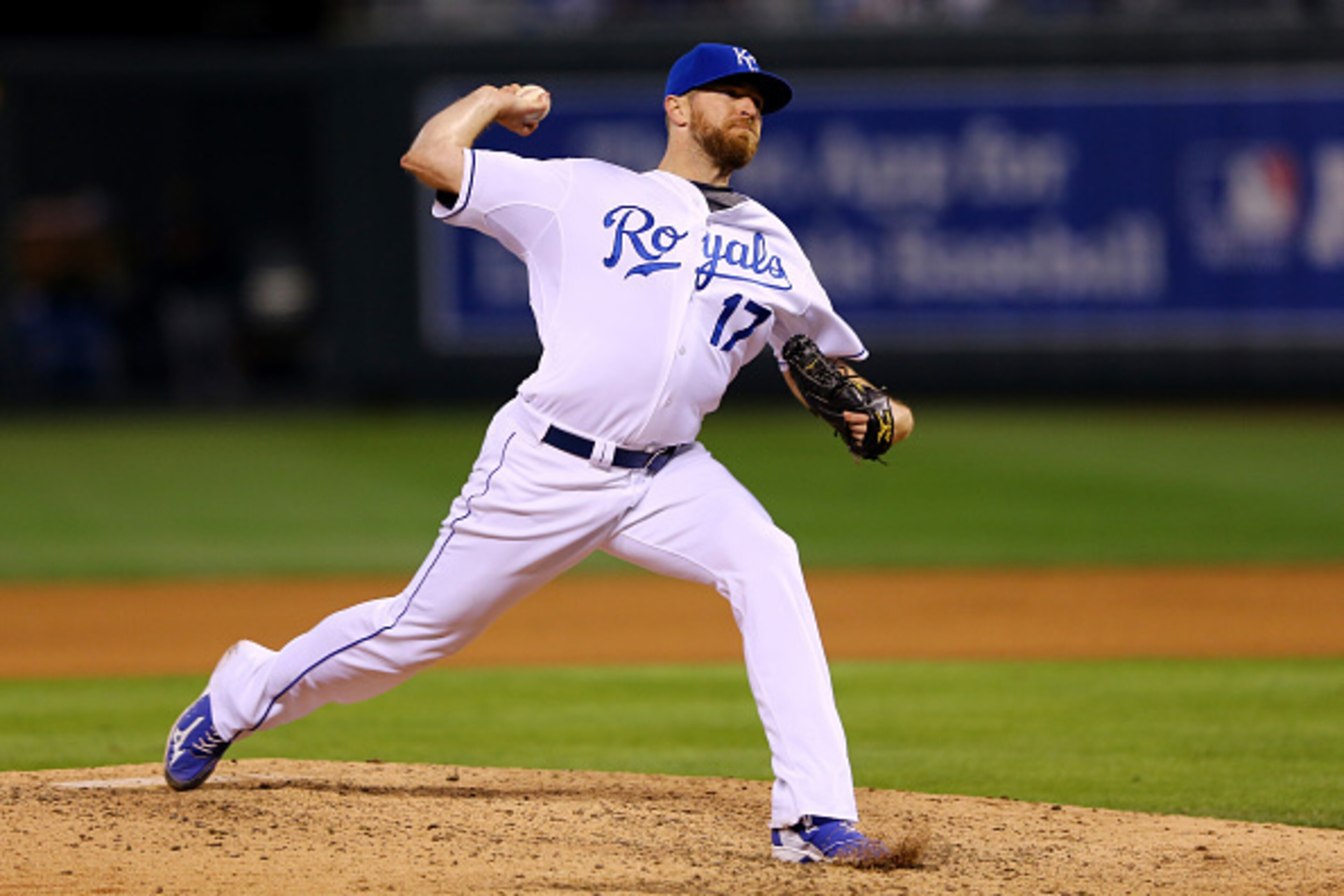 KANSAS CITY, MO - OCTOBER 29:  Wade Davis #17 of the Kansas City Royals pitches against the San Francisco Giants in the seventh inning of Game Seven of the 2014 World Series at Kauffman Stadium on October 29, 2014 in Kansas City, Missouri.  (Photo by Elsa