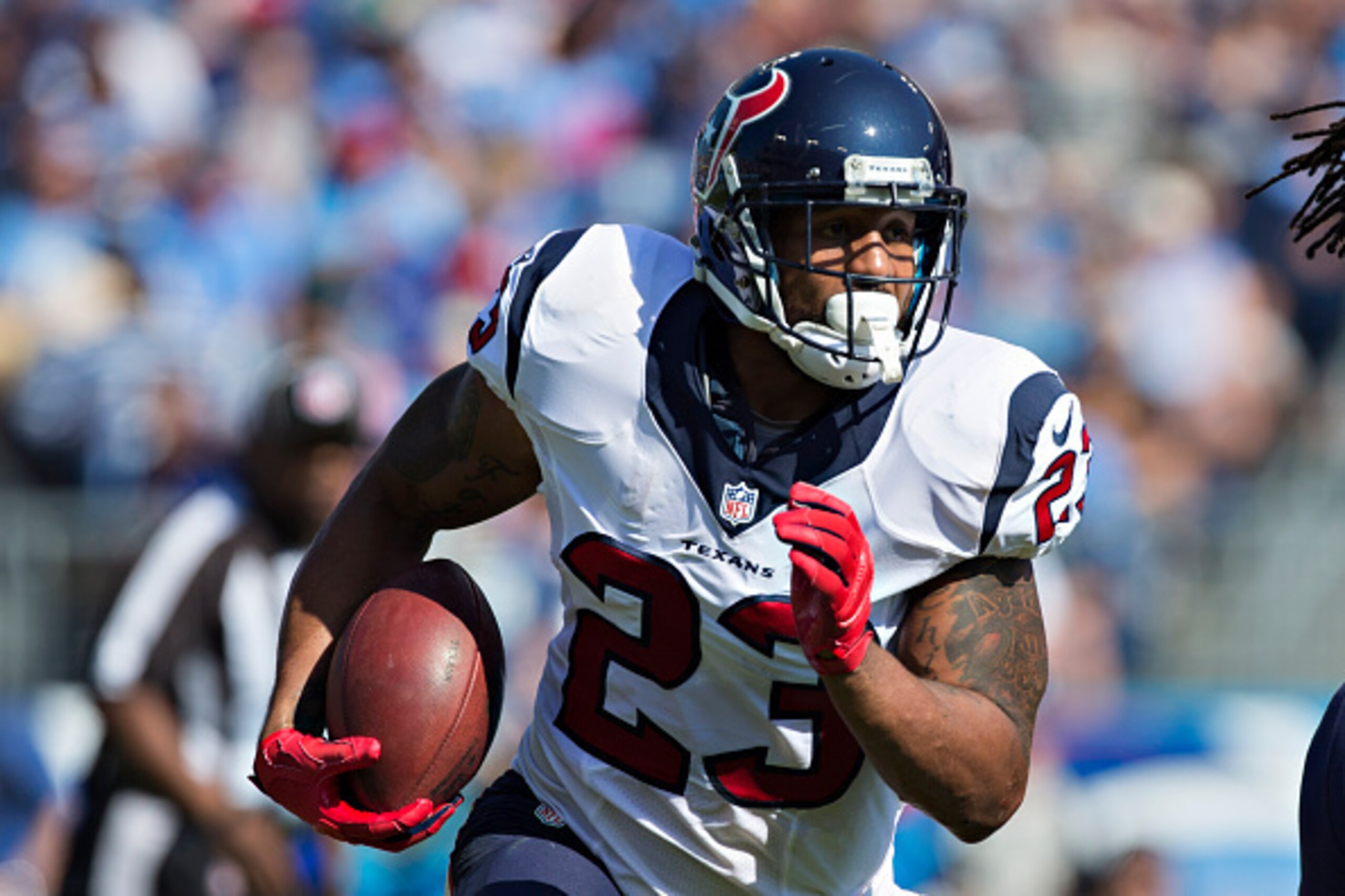 NASHVILLE, TN - OCTOBER 26:  Arian Foster #23 of the Houston Texans runs the ball against the Tennessee Titans at LP Field on October 26, 2014 in Nashville, Tennessee.  The Texans defeated the Titans 30-16.  (Photo by Wesley Hitt/Getty Images)