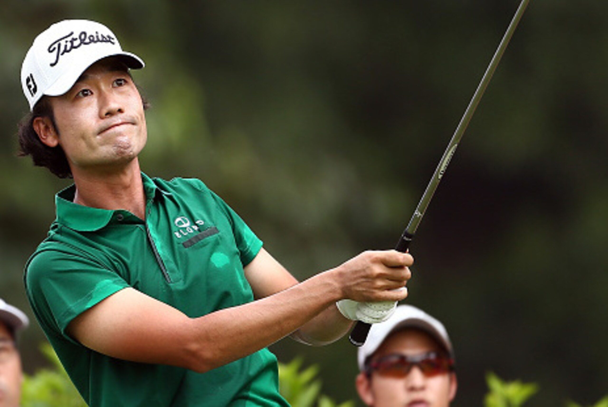 KUALA LUMPUR, MALAYSIA - NOVEMBER 01:  Kevin Na of United States watches his tee shot on the 7th hole during day three of the 2014 CIMB Classic at Kuala Lumpur Golf & Country Club on November 1, 2014 in Kuala Lumpur, Malaysia.  (Photo by Stanley Chou/Gett