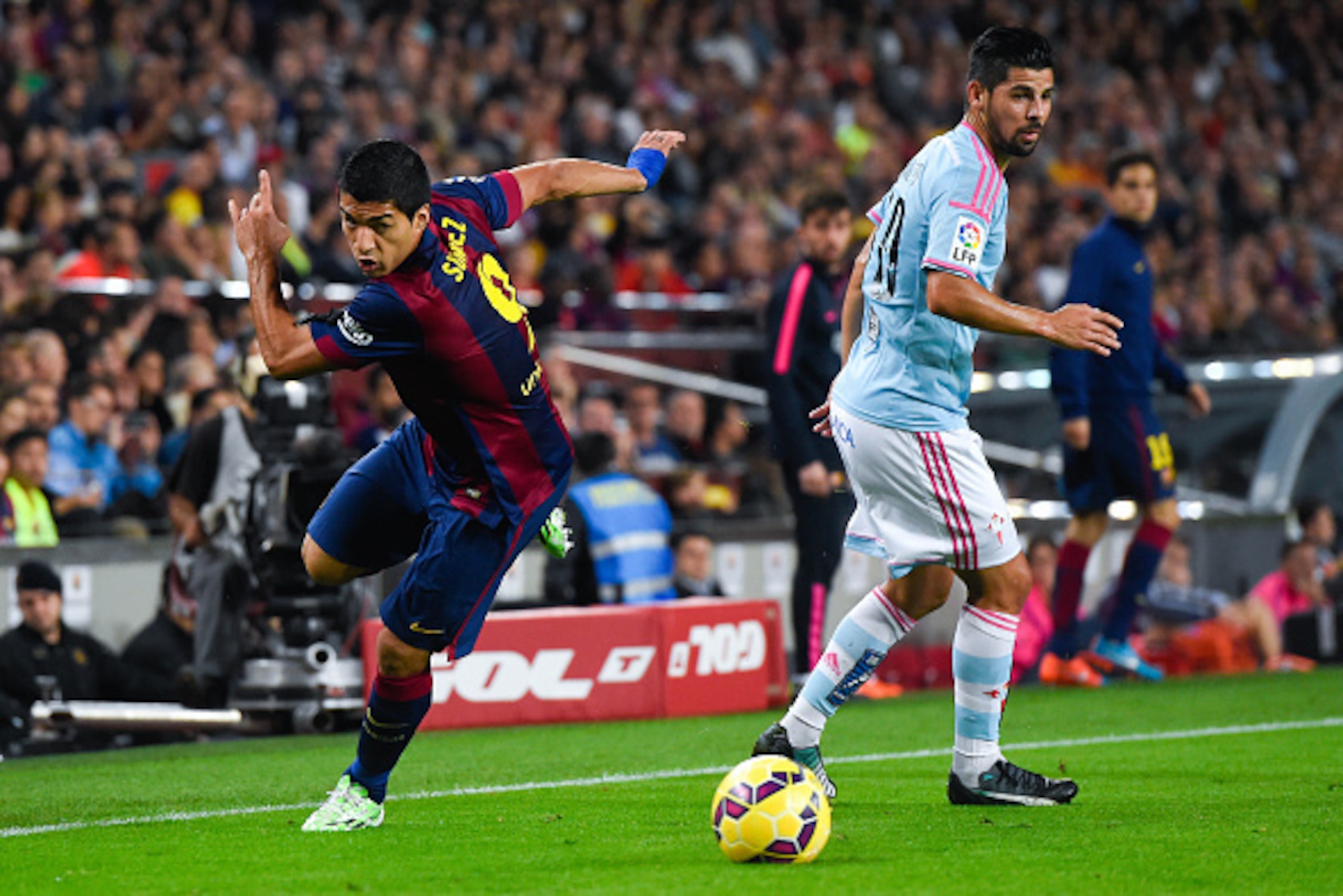 BARCELONA, SPAIN - NOVEMBER 01:  Luis Suarez of FC Barcelona competes for the ball with Nolito of Celta de Vigo during the La Liga match between FC Barcelona and Celta de Vigo at Camp Nou on November 1, 2014 in Barcelona, Spain.  (Photo by David Ramos/Get