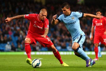 MANCHESTER, ENGLAND - AUGUST 25:  Sergio Aguero of Manchester City competes with Martin Skrtel of Liverpool during the Barclays Premier League match between Manchester City and Liverpool at the Etihad Stadium on August 25, 2014 in Manchester, England.  (P