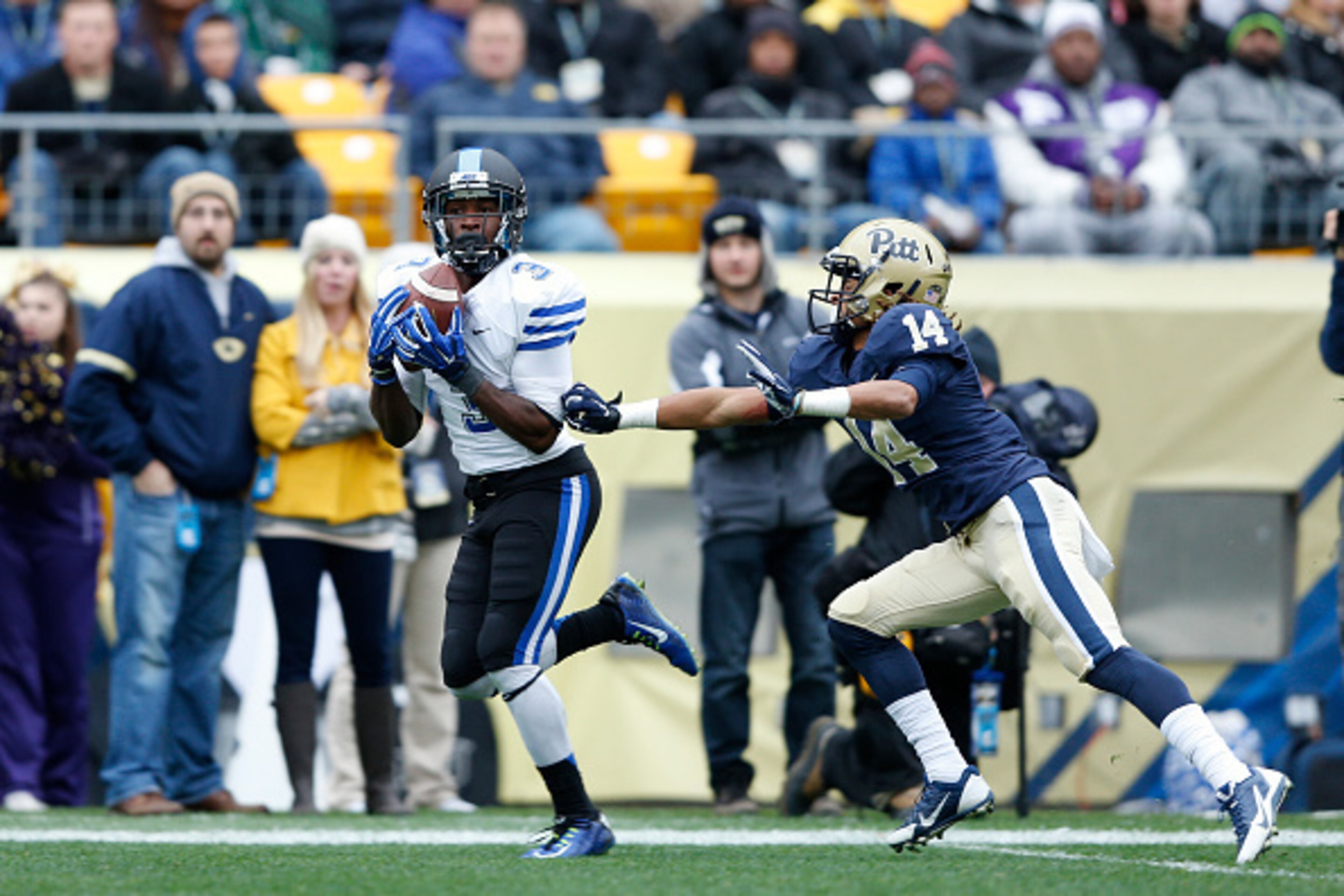 PITTSBURGH, PA - NOVEMBER 1: Jamison Crowder #3 of the Duke Blue Devils makes a 39-yard touchdown reception against Avonte Maddox #14 of the Pittsburgh Panthers in the first quarter of the game at Heinz Field on November 1, 2014 in Pittsburgh, Pennsylvani