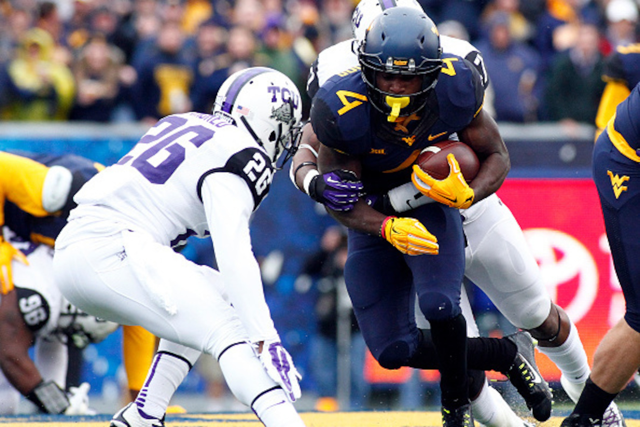 MORGANTOWN, WV - NOVEMBER 01: Wendell Smallwood #4 of the West Virginia Mountaineers rushes against the TCU Horned Frogs during the game on November 1, 2014 at Mountaineer Field in Morgantown, West Virginia. (Photo by Justin K. Aller/Getty Images) MORGANTOWN, WV - NOVEMBER 01: Wendell Smallwood #4 of the West Virginia Mountaineers rushes against the TCU Horned Frogs during the game on November 1, 2014 at Mountaineer Field in Morgantown, West Virginia. (Photo by Justin K. Aller/Getty Images)