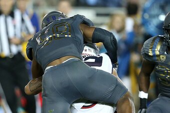 PASADENA, CA - NOVEMBER 01:  Linebacker Deon Hollins #58 of the UCLA Bruins sacks quarterback Anu Solomon #12 of the Arizona Wildcats at the Rose Bowl on November 1, 2014 in Pasadena, California.  (Photo by Stephen Dunn/Getty Images)