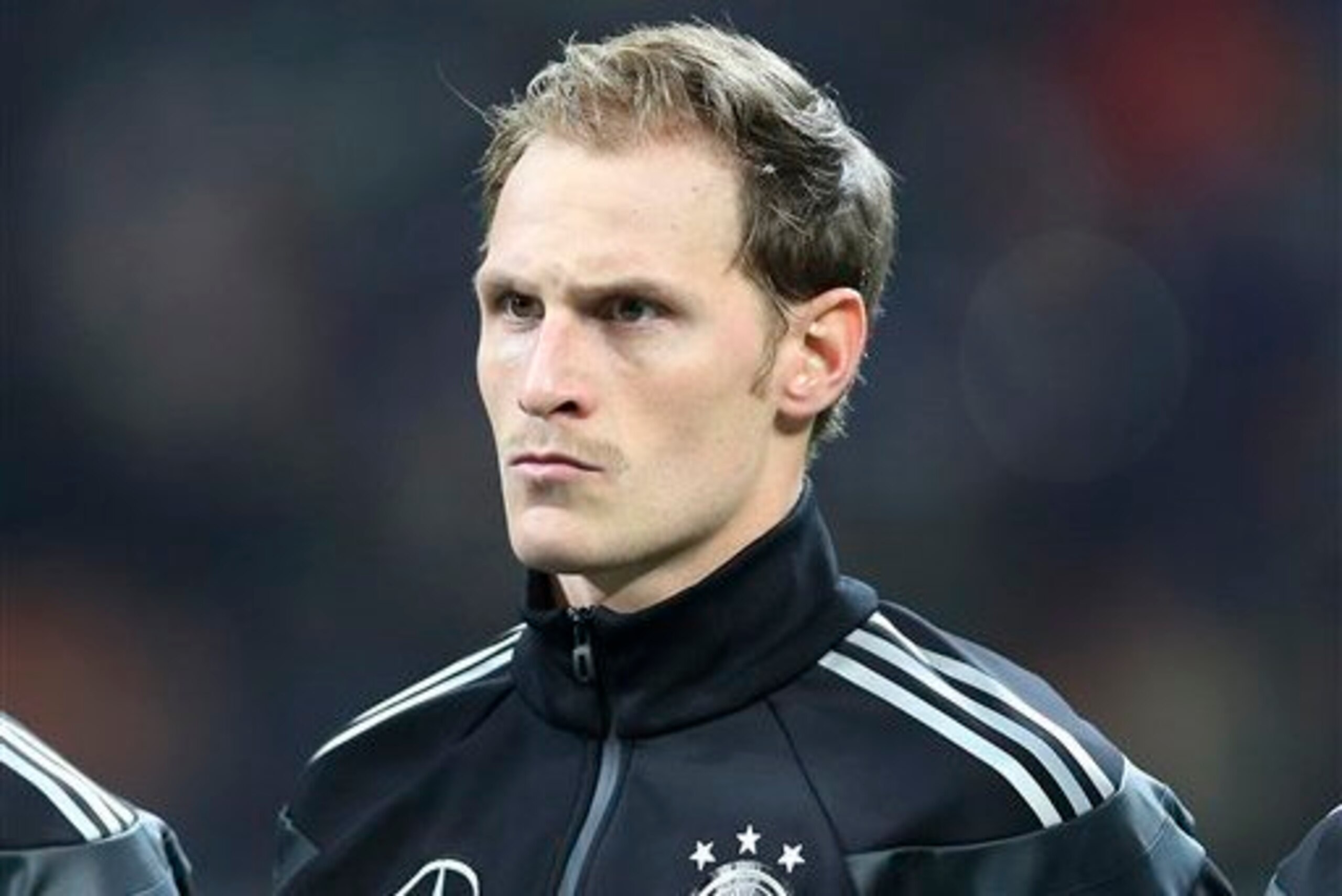 Bullish German defender Howedes could be the perfect solution to United's defensive problems. Bullish German defender Howedes could be the perfect solution to United's defensive problems.