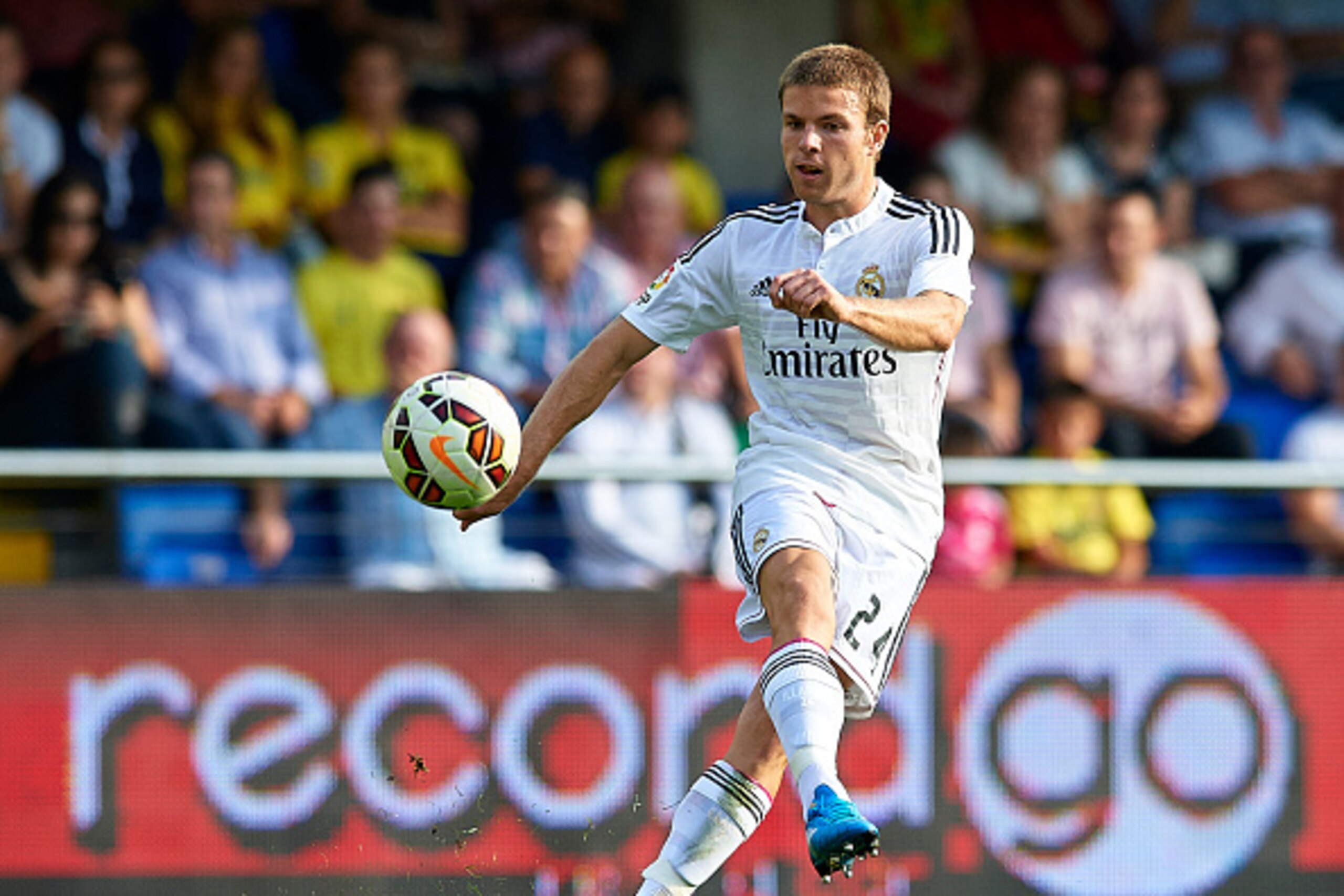 VILLARREAL, SPAIN - SEPTEMBER 27:  Asier Illarramendi of Real Madrid in action during the La Liga match between Villarreal CF and Real Madrid at El Madrigal on September 27, 2014 in Villarreal, Spain.  (Photo by Manuel Queimadelos Alonso/Getty Images)