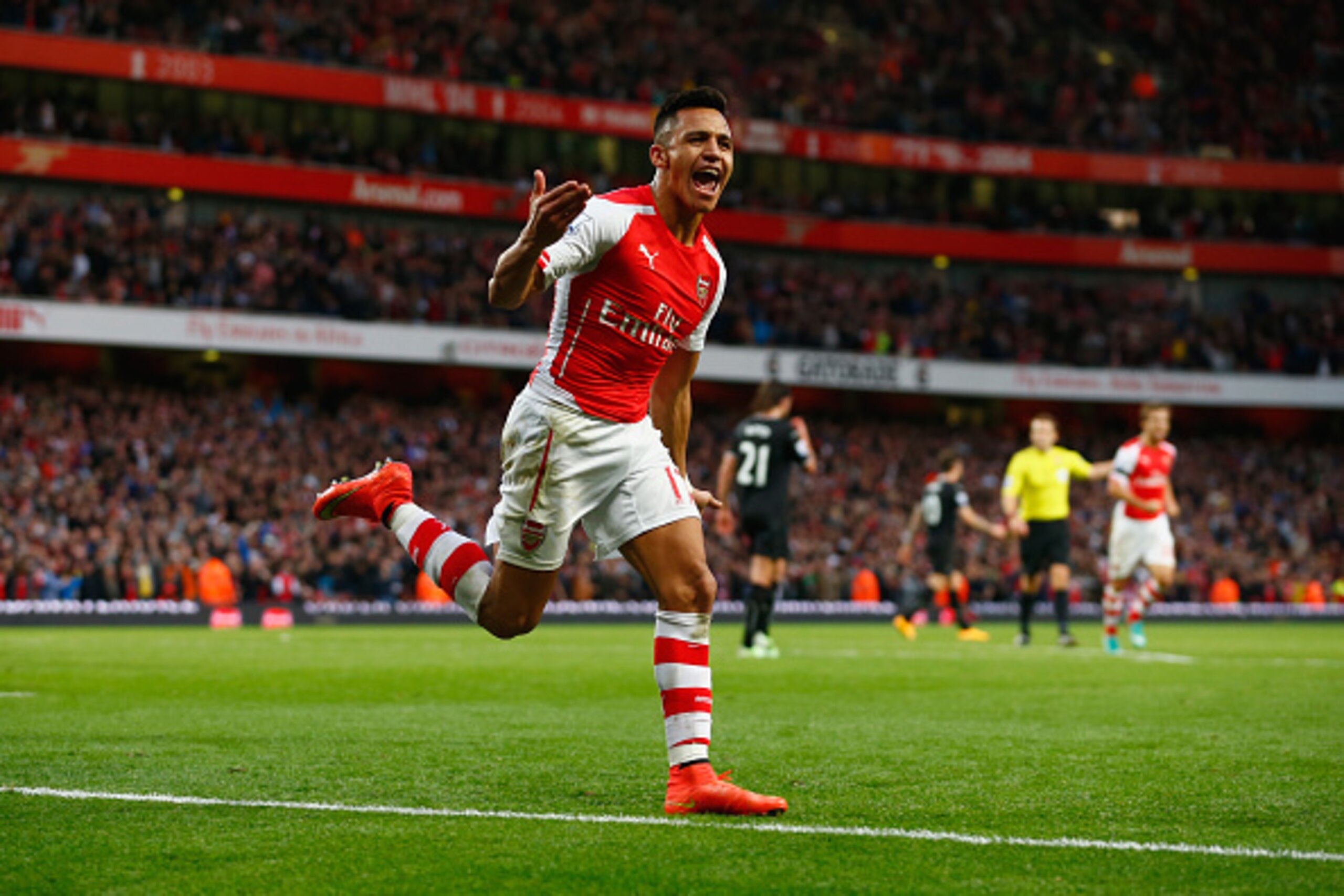 LONDON, ENGLAND - NOVEMBER 01:  Alexis Sanchez of Arsenal celebrates scoring the first goal for Arsenal  during the Barclays Premier League match between Arsenal and Burnley at Emirates Stadium on November 1, 2014 in London, England.  (Photo by Julian Fin