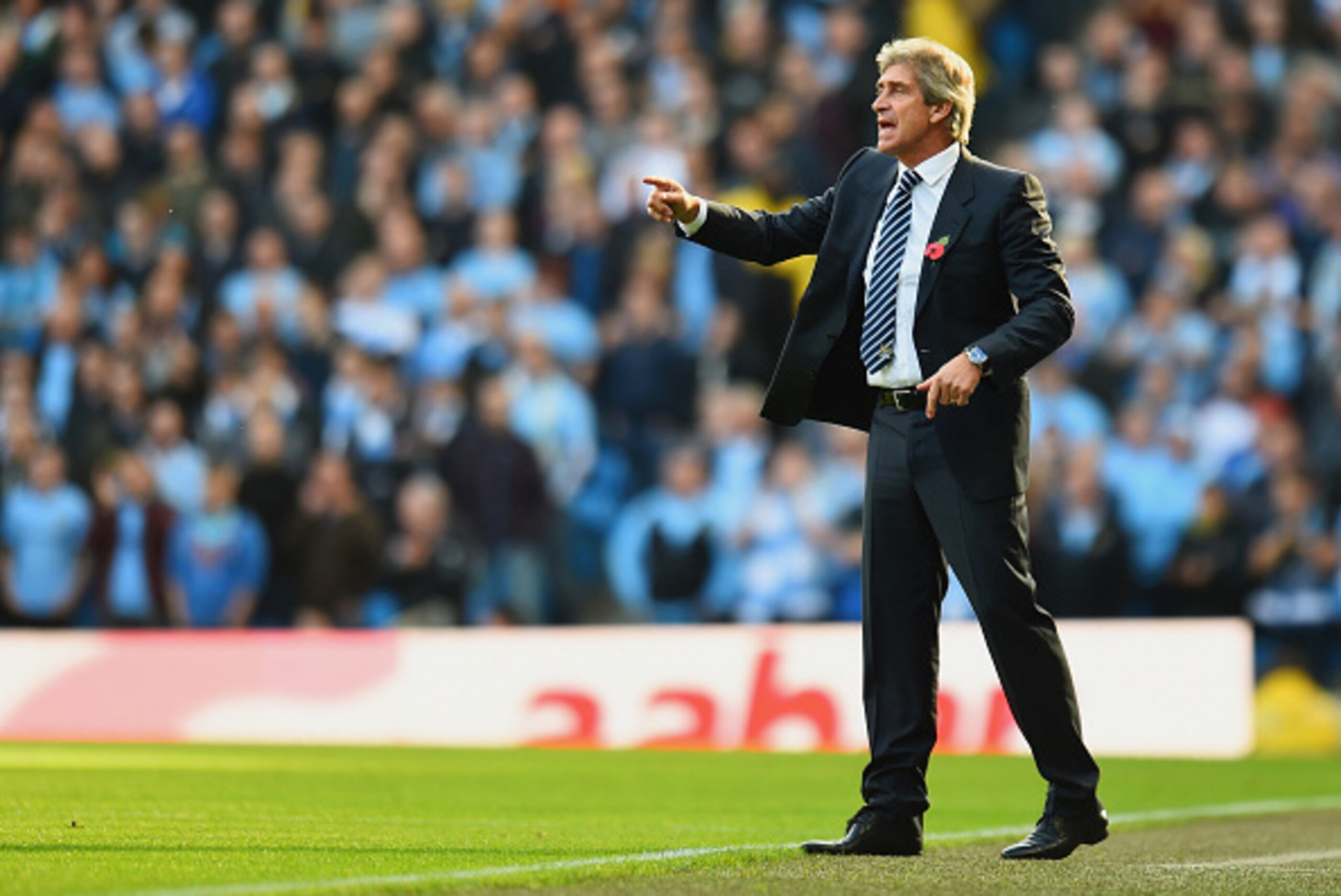 MANCHESTER, ENGLAND - NOVEMBER 02:  Manuel Pellegrini, manager of Manchester City gives instructions from the touchline during the Barclays Premier League match between Manchester City and Manchester United at Etihad Stadium on November 2, 2014 in Manches