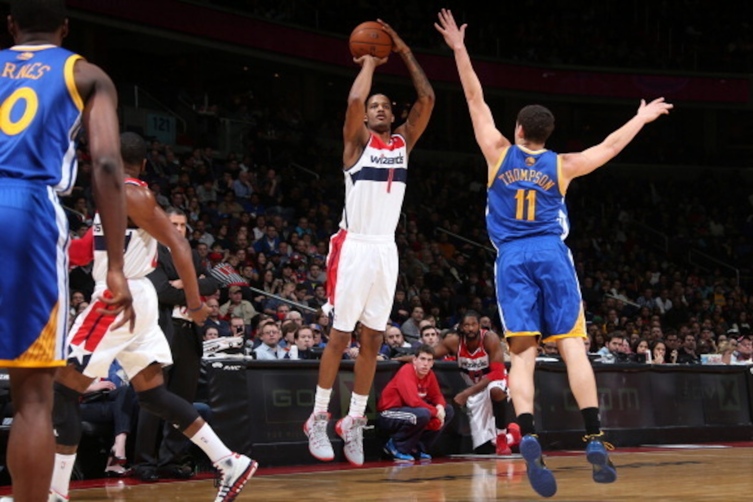 WASHINGTON, DC - JANUARY 5: Trevor Ariza #1 of the Washington Wizards shoots against Klay Thompson #11 of the Golden State Warriors during the game at the Verizon Center on January 5, 2014 in Washington, DC. NOTE TO USER: User expressly acknowledges and a