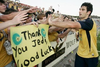 GOSFORD, AUSTRALIA - DECEMBER 31:  Mile Jedinak of the Mariners farewells fans after playing his final match for the Mariners after the round 18 A-League match between the Central Coast Mariners and the Perth Glory at Bluetongue Stadium on December 31, 20