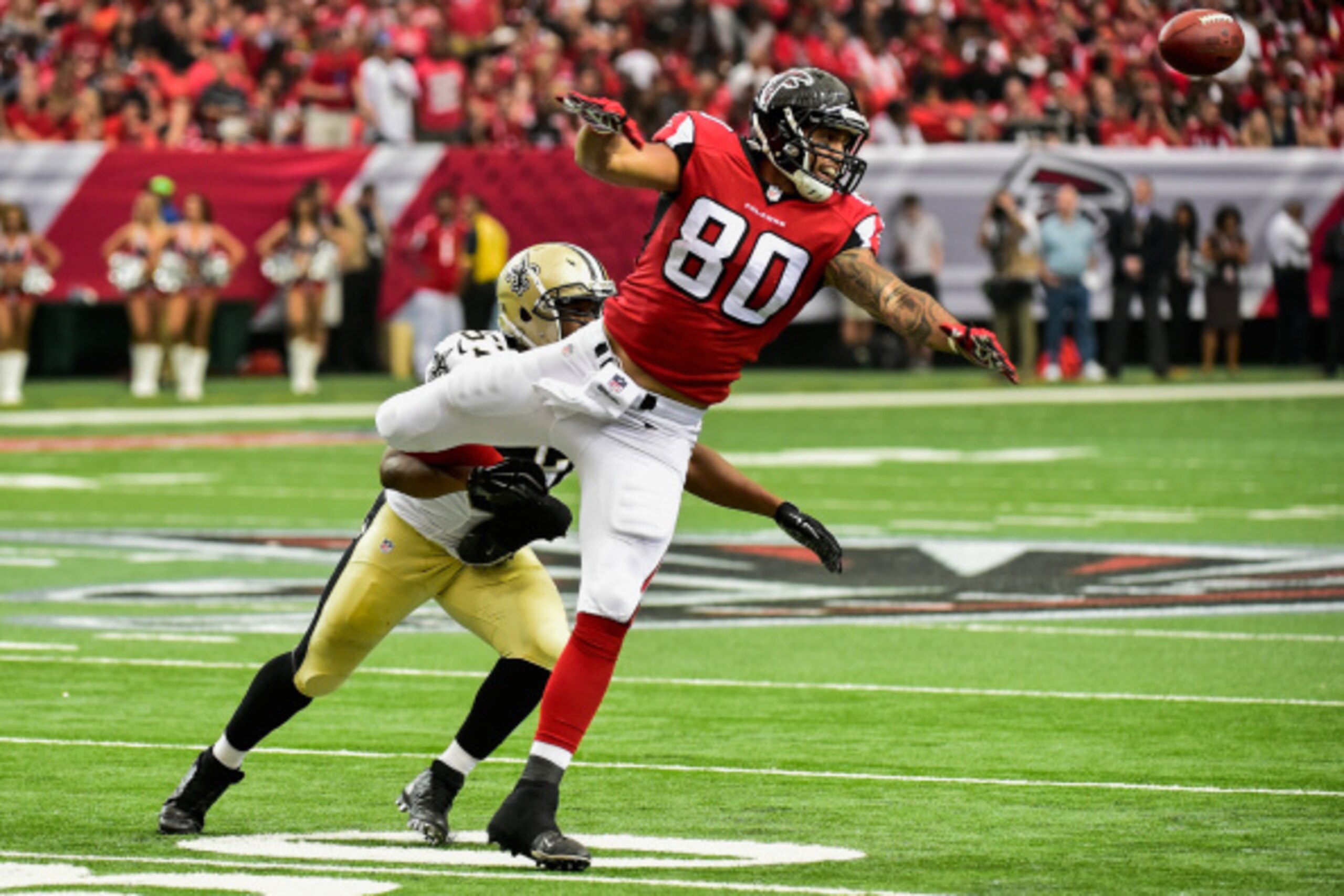 ATLANTA, GA - SEPTEMBER 07: Levine Toilolo #80 of the Atlanta Falcons reaches for a pass with coverage by David Hawthorne #57 of the New Orleans Saints in the second half at the Georgia Dome on September 7, 2014 in Atlanta, Georgia.  (Photo by Scott Cunni