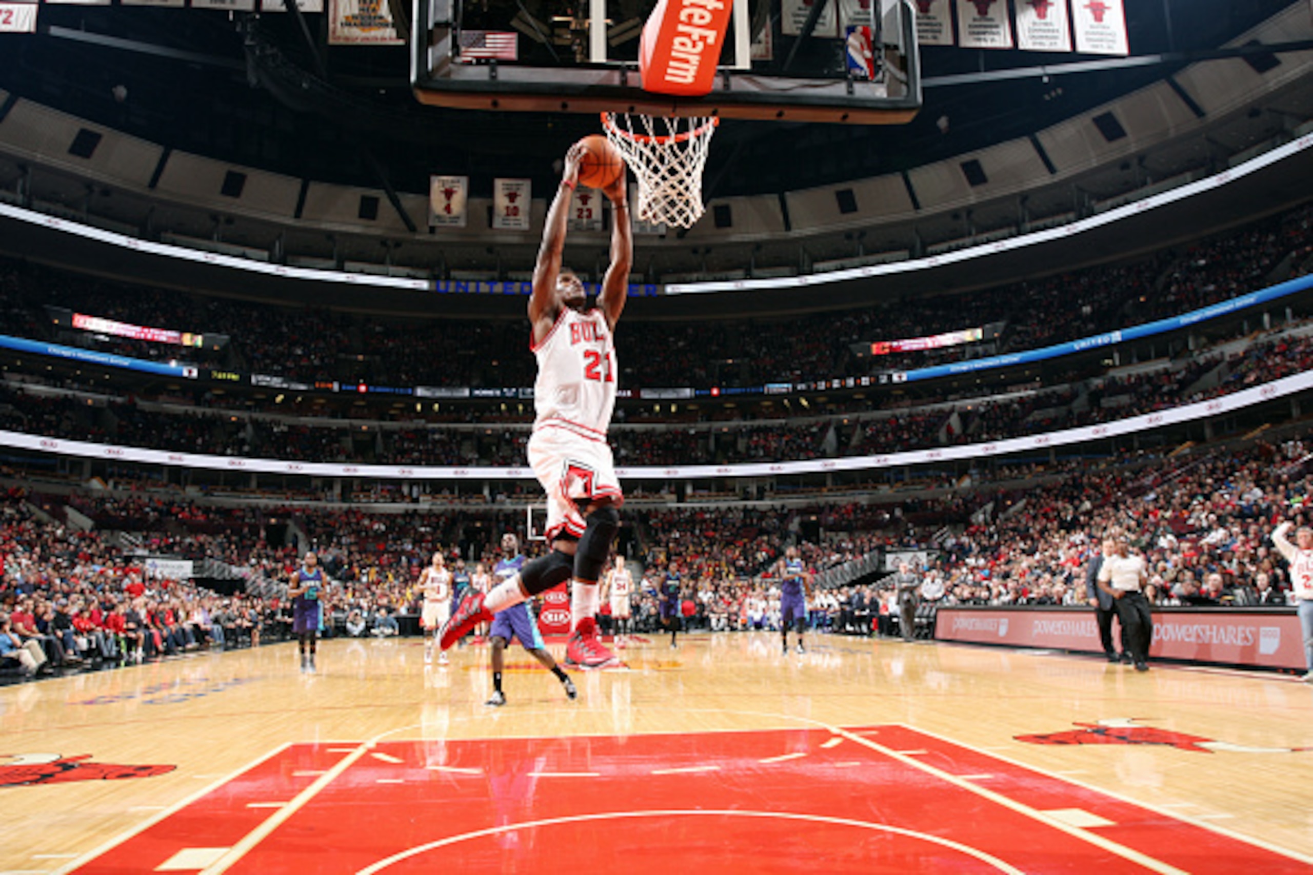 CHICAGO, IL - OCTOBER 19: Jimmy Butler #21 of the Chicago Bulls dunks against the Charlotte Hornets on October 19, 2014 at United Center, Chicago, Illinois. NOTE TO USER: User expressly acknowledges and agrees that, by downloading and or using this Photog CHICAGO, IL - OCTOBER 19: Jimmy Butler #21 of the Chicago Bulls dunks against the Charlotte Hornets on October 19, 2014 at United Center, Chicago, Illinois. NOTE TO USER: User expressly acknowledges and agrees that, by downloading and or using this Photog