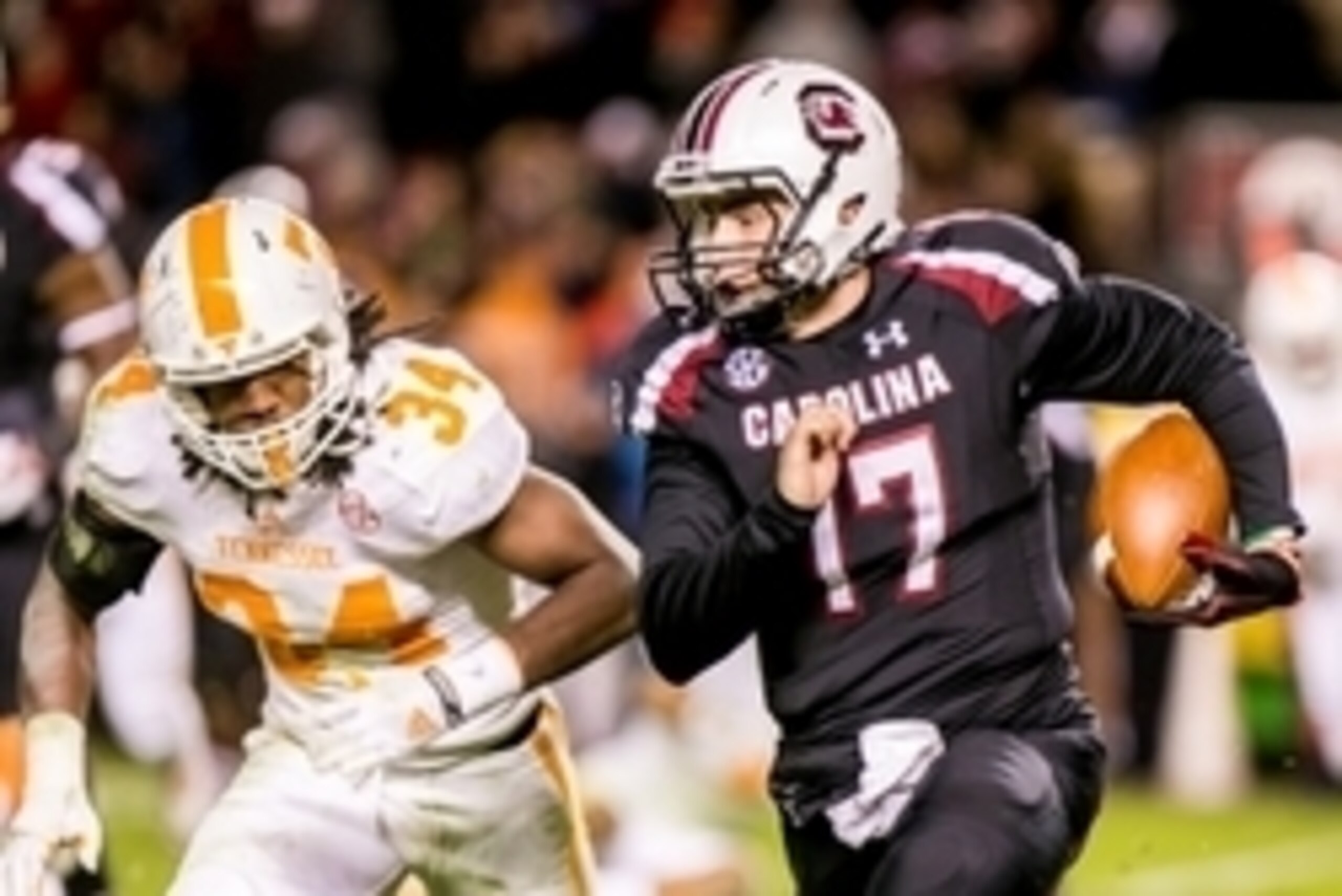 Nov 1, 2014; Columbia, SC, USA; South Carolina Gamecocks quarterback Dylan Thompson (17) scrambles away from Tennessee Volunteers linebacker Jalen Reeves-Maybin (34) in the fourth quarter at Williams-Brice Stadium. Mandatory Credit: Jeff Blake-USA TODAY S